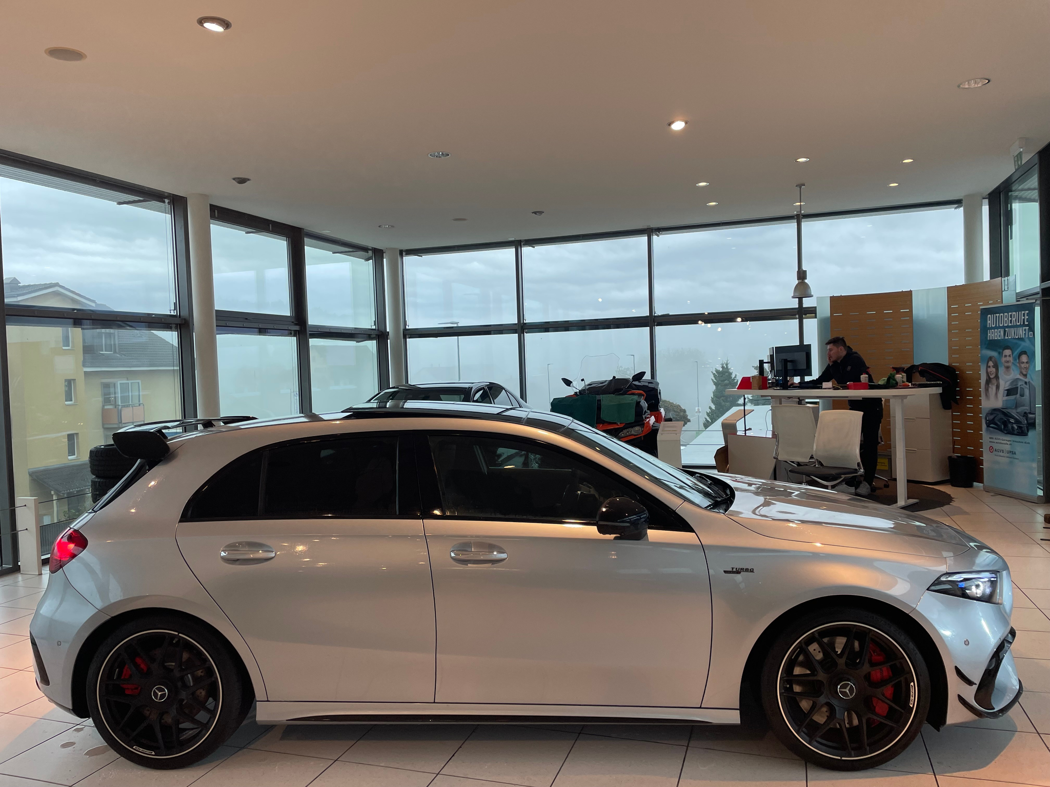 listing desktop thumbnail image 4