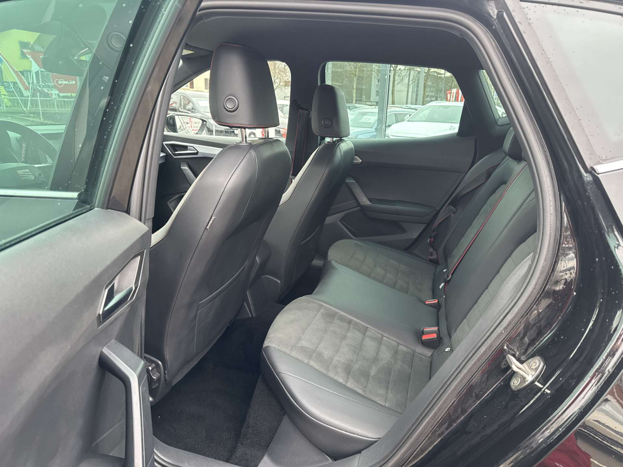 listing desktop thumbnail image 6