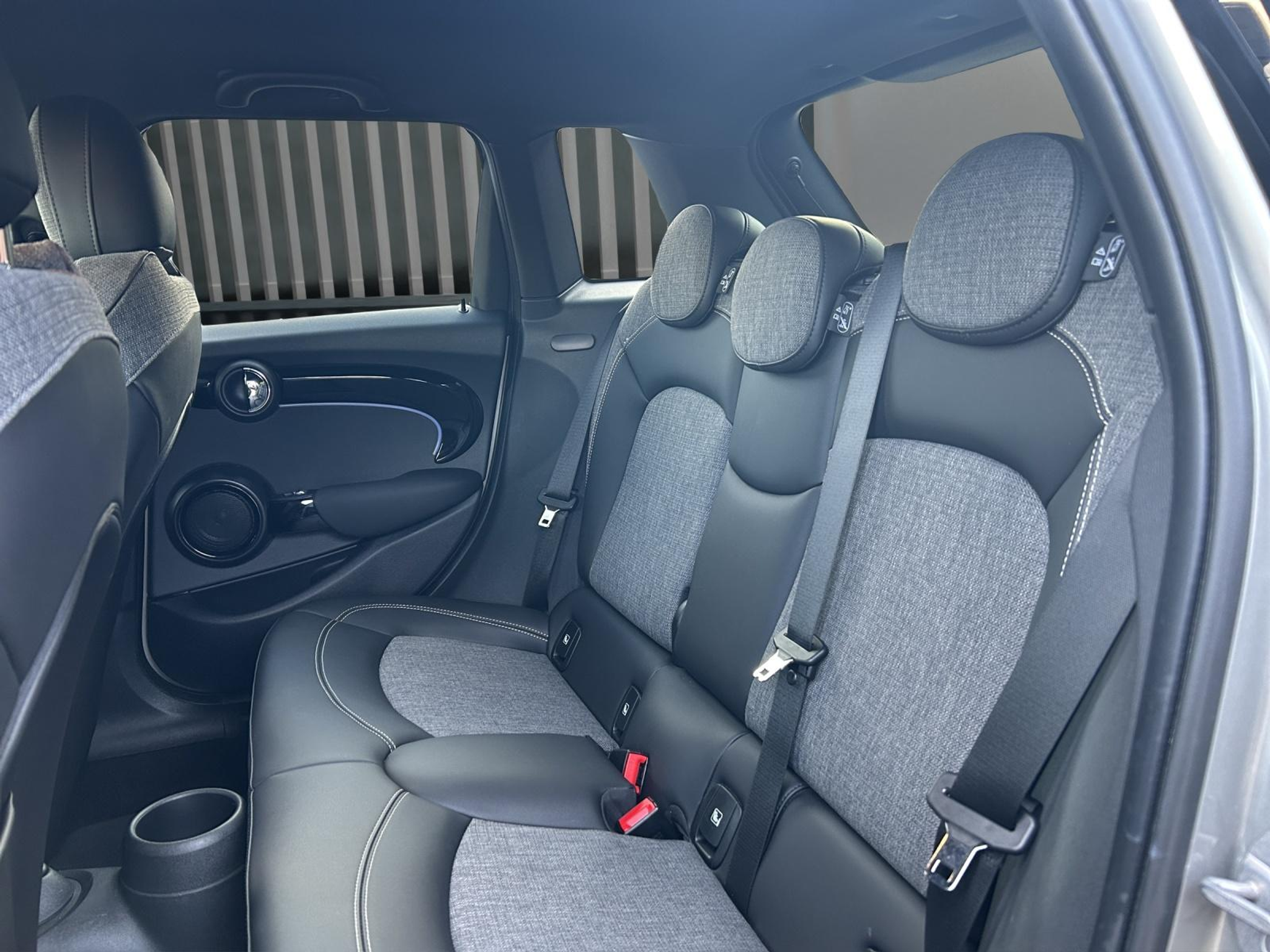 listing desktop thumbnail image 18