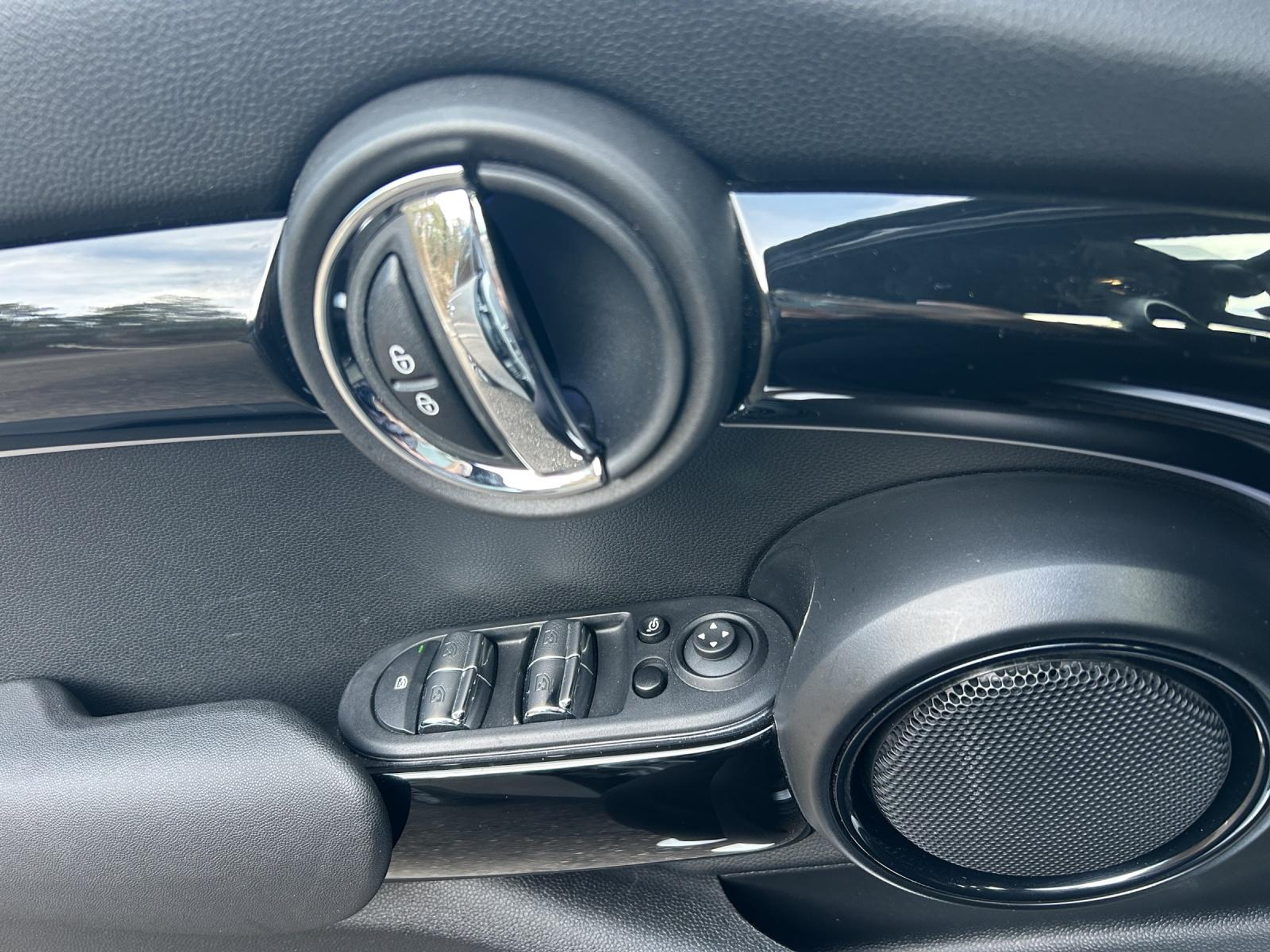 listing desktop thumbnail image 15