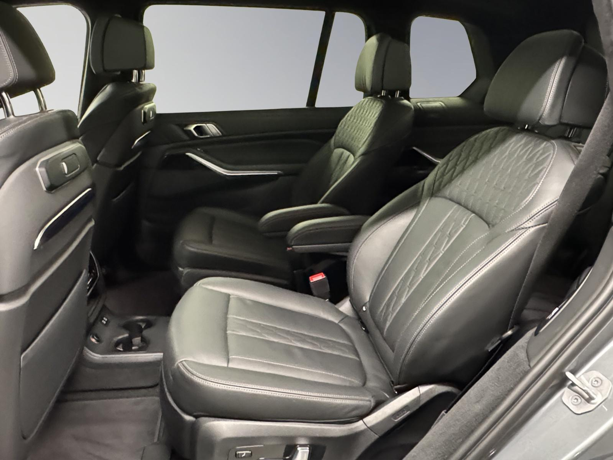 listing desktop thumbnail image 11