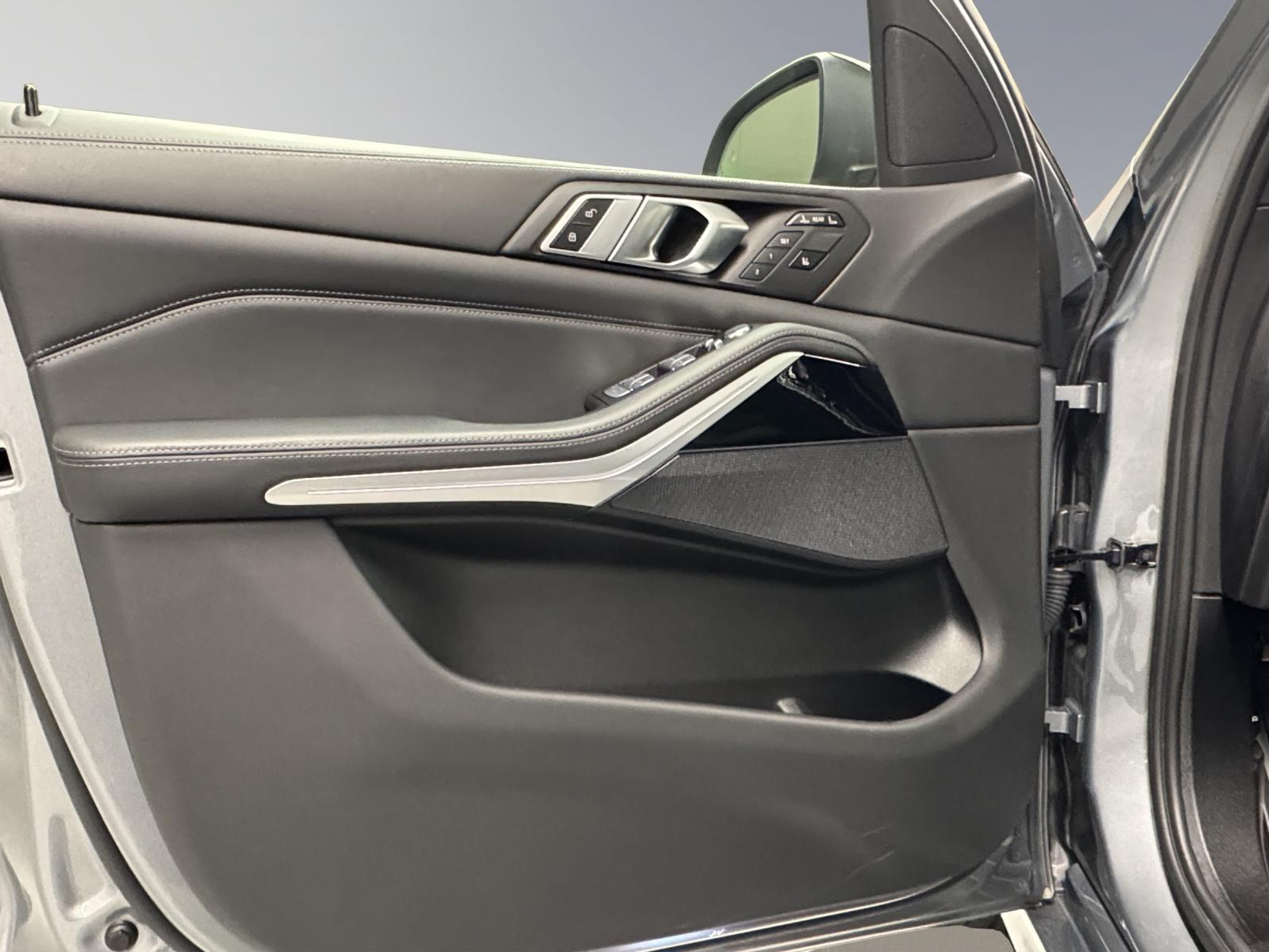 listing desktop thumbnail image 12