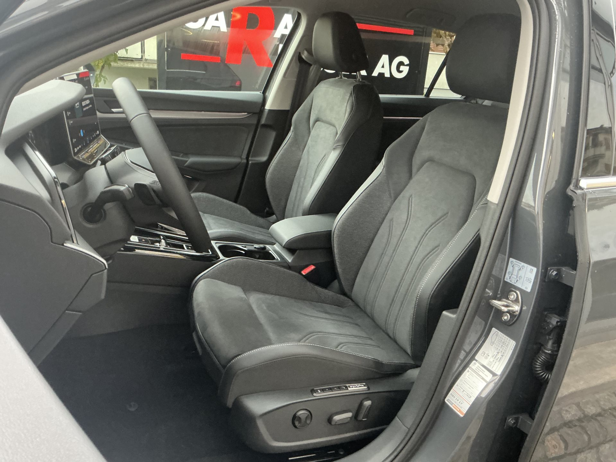 listing desktop thumbnail image 7