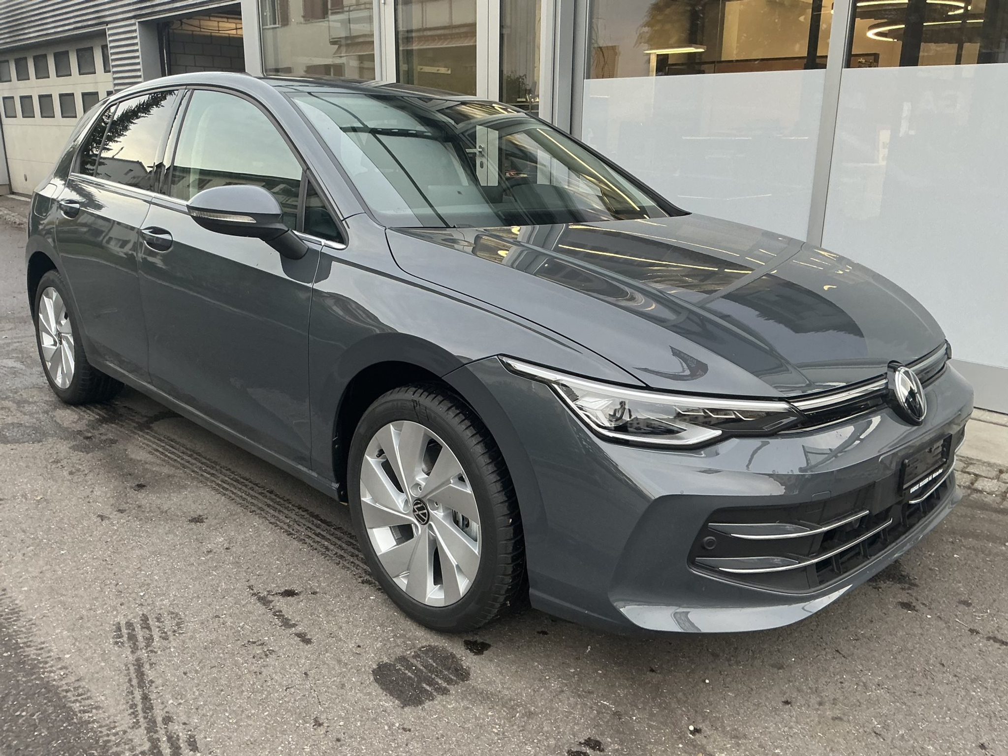 listing desktop thumbnail image 2