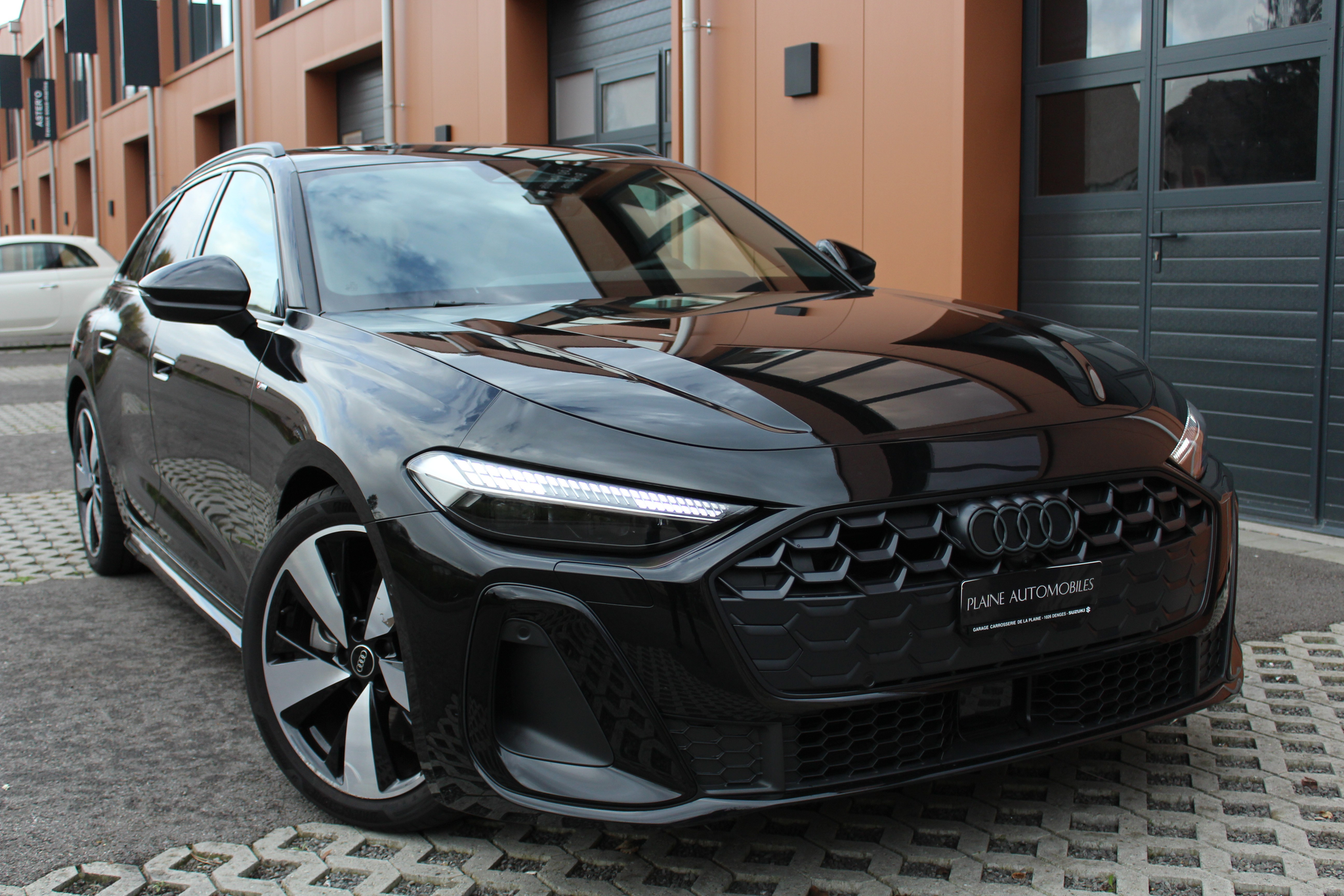 listing desktop thumbnail image 1