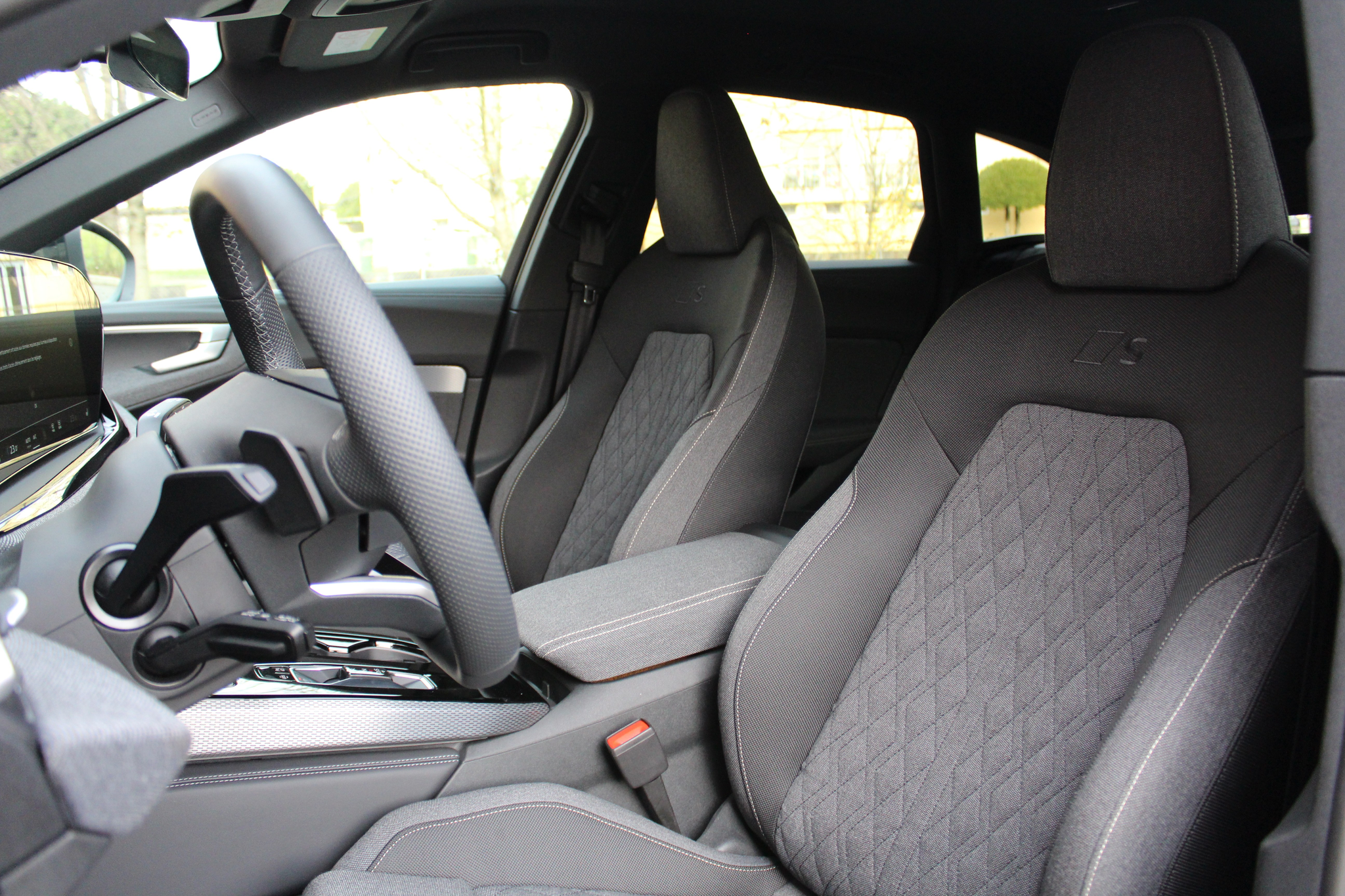 listing desktop thumbnail image 18