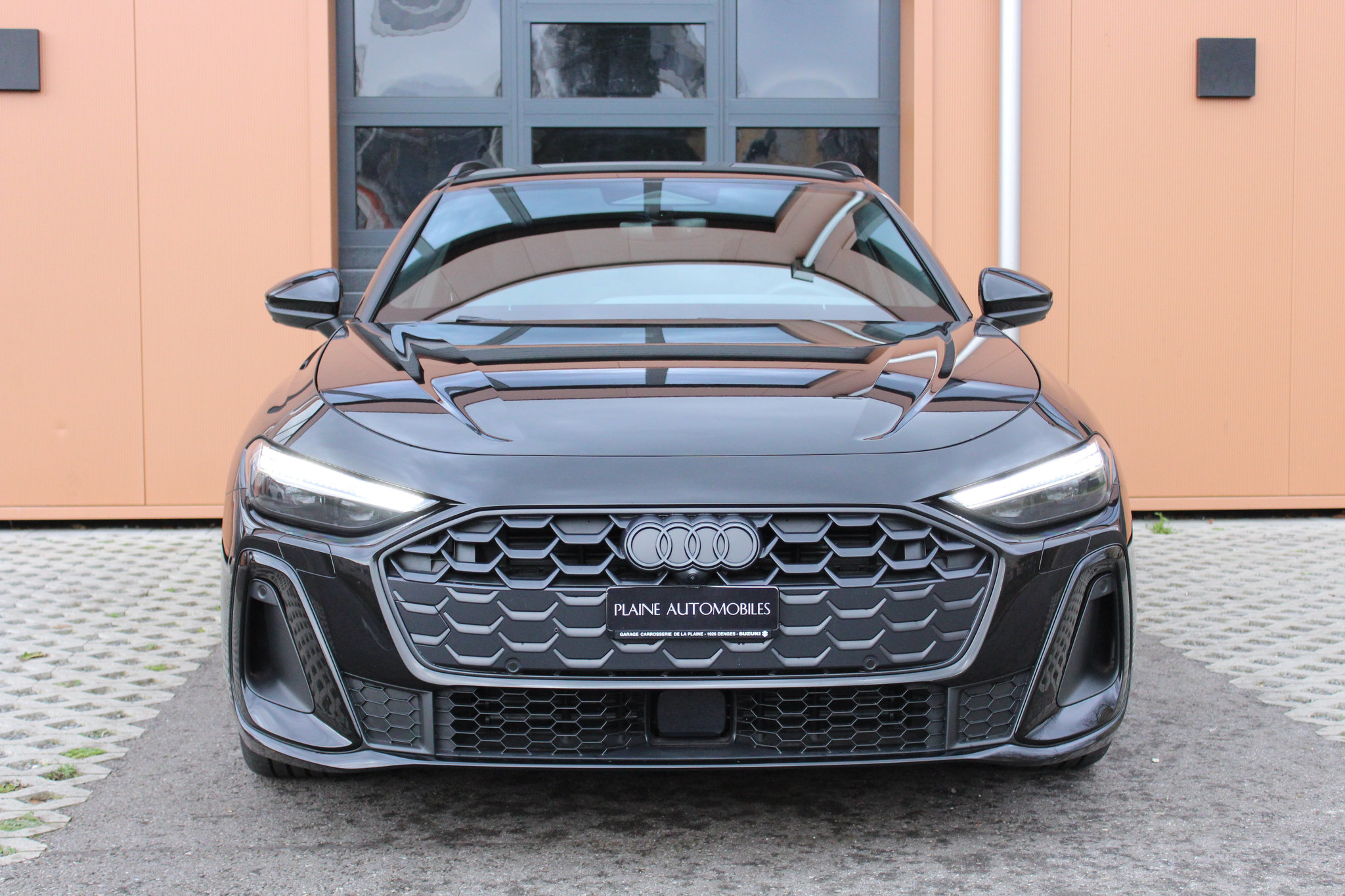 listing desktop thumbnail image 2