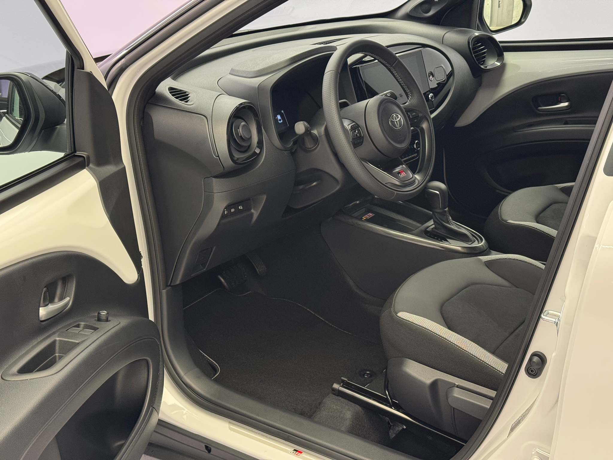 listing desktop thumbnail image 6