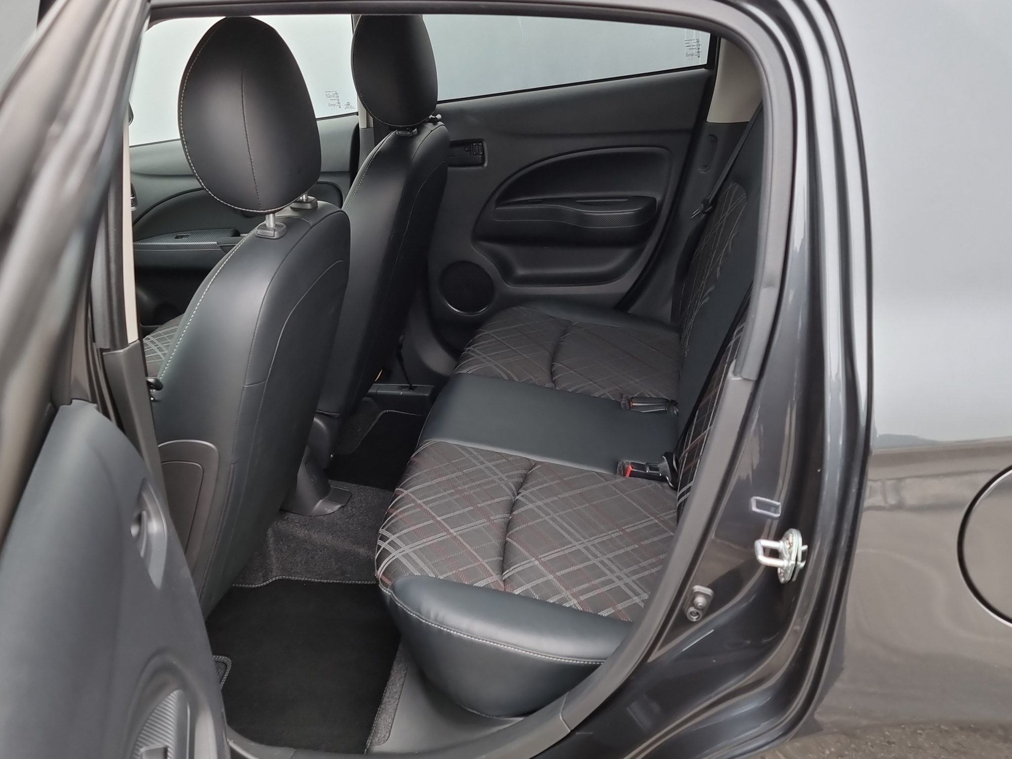 listing desktop thumbnail image 14