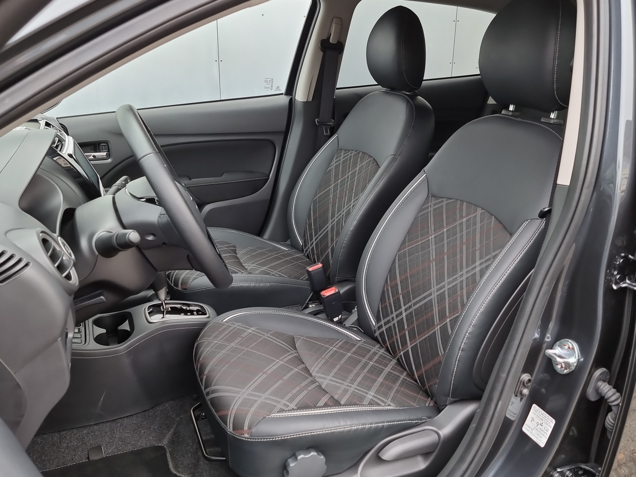 listing desktop thumbnail image 13