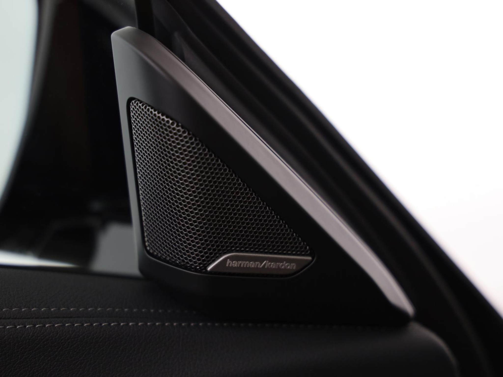 listing desktop thumbnail image 8