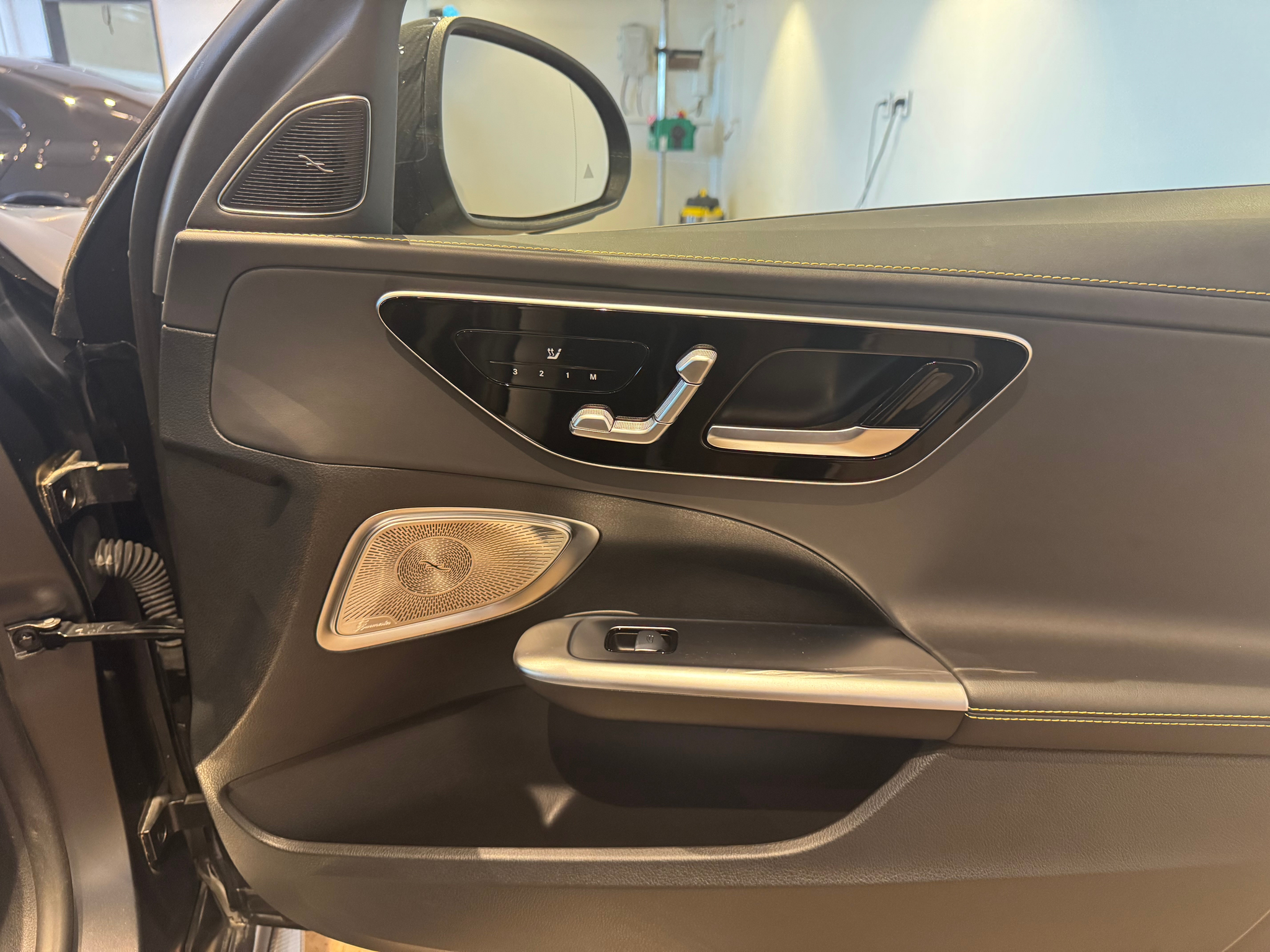 listing desktop thumbnail image 7