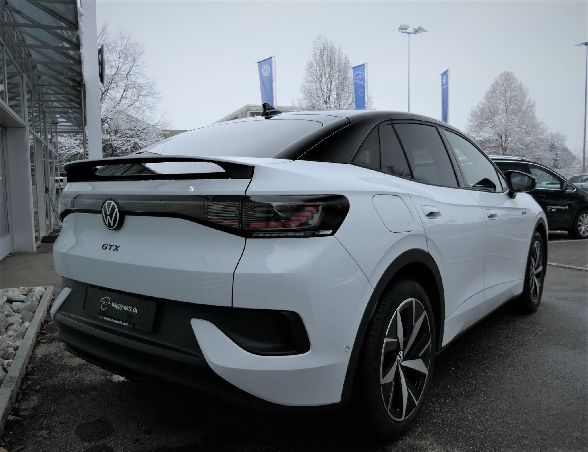 listing desktop thumbnail image 4