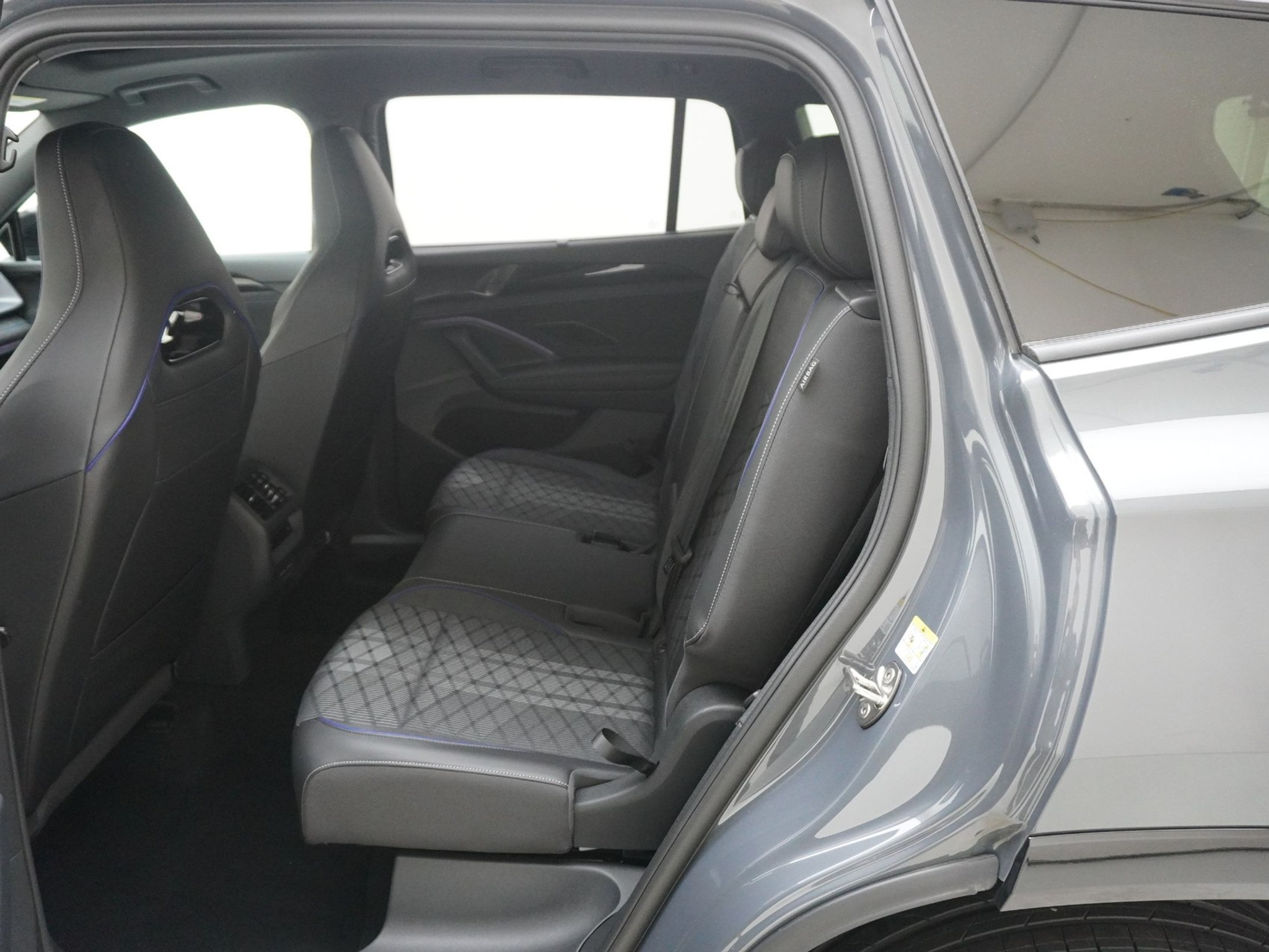 listing desktop thumbnail image 15