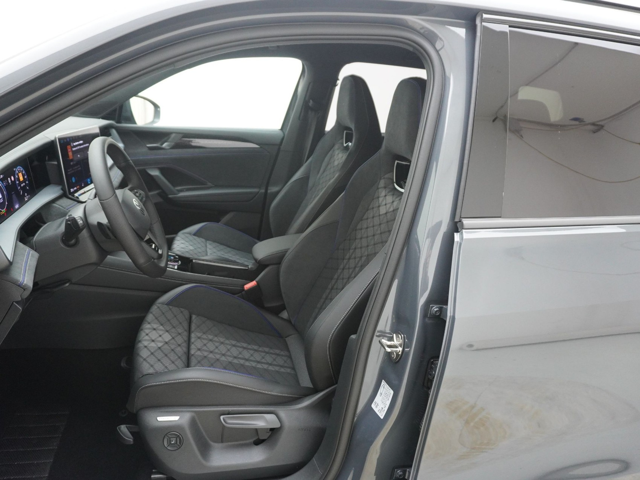 listing desktop thumbnail image 12