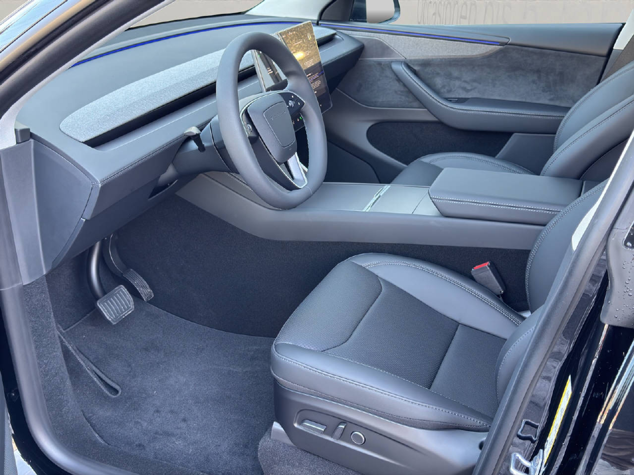 listing desktop thumbnail image 3