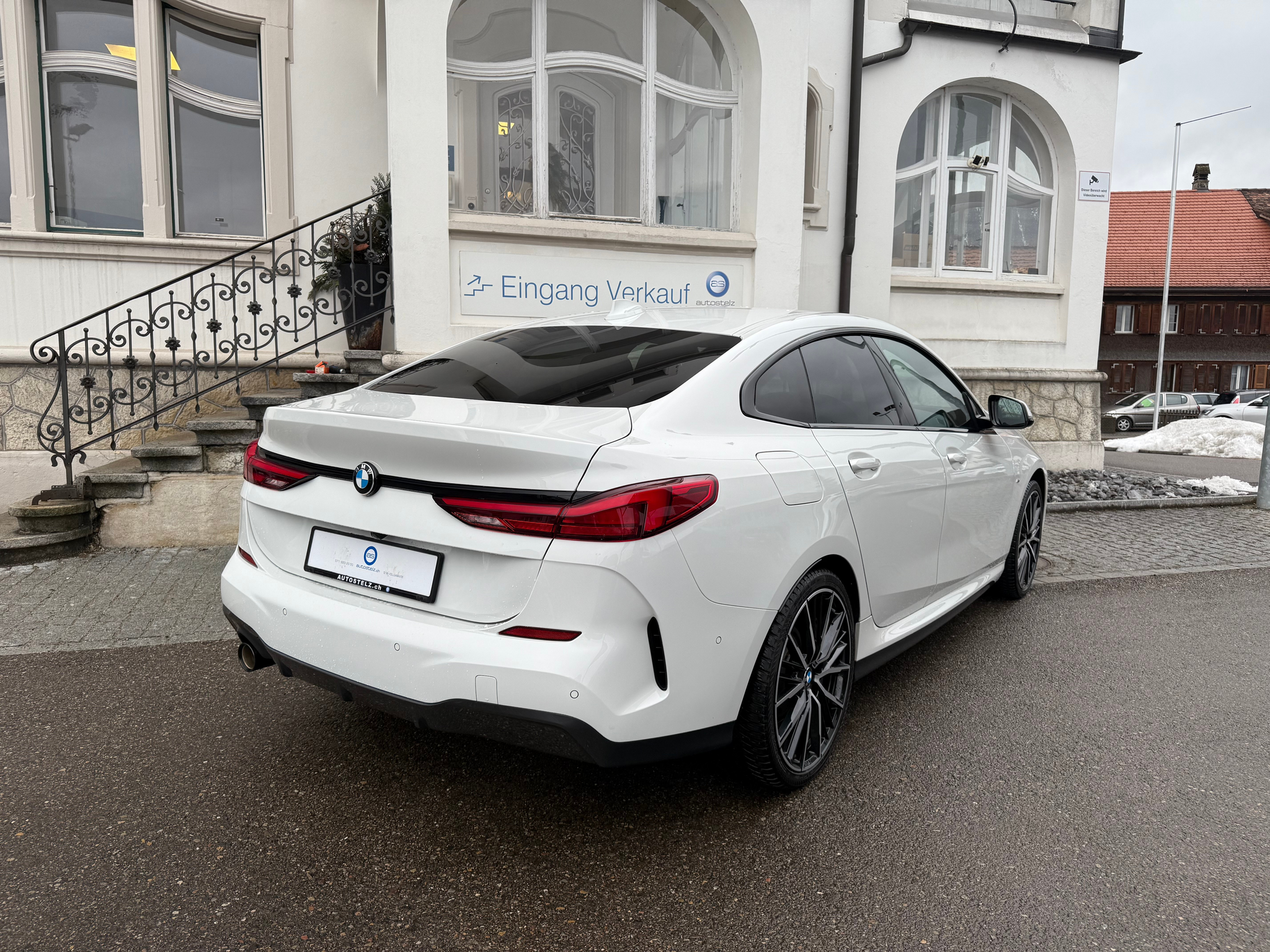 listing desktop thumbnail image 4