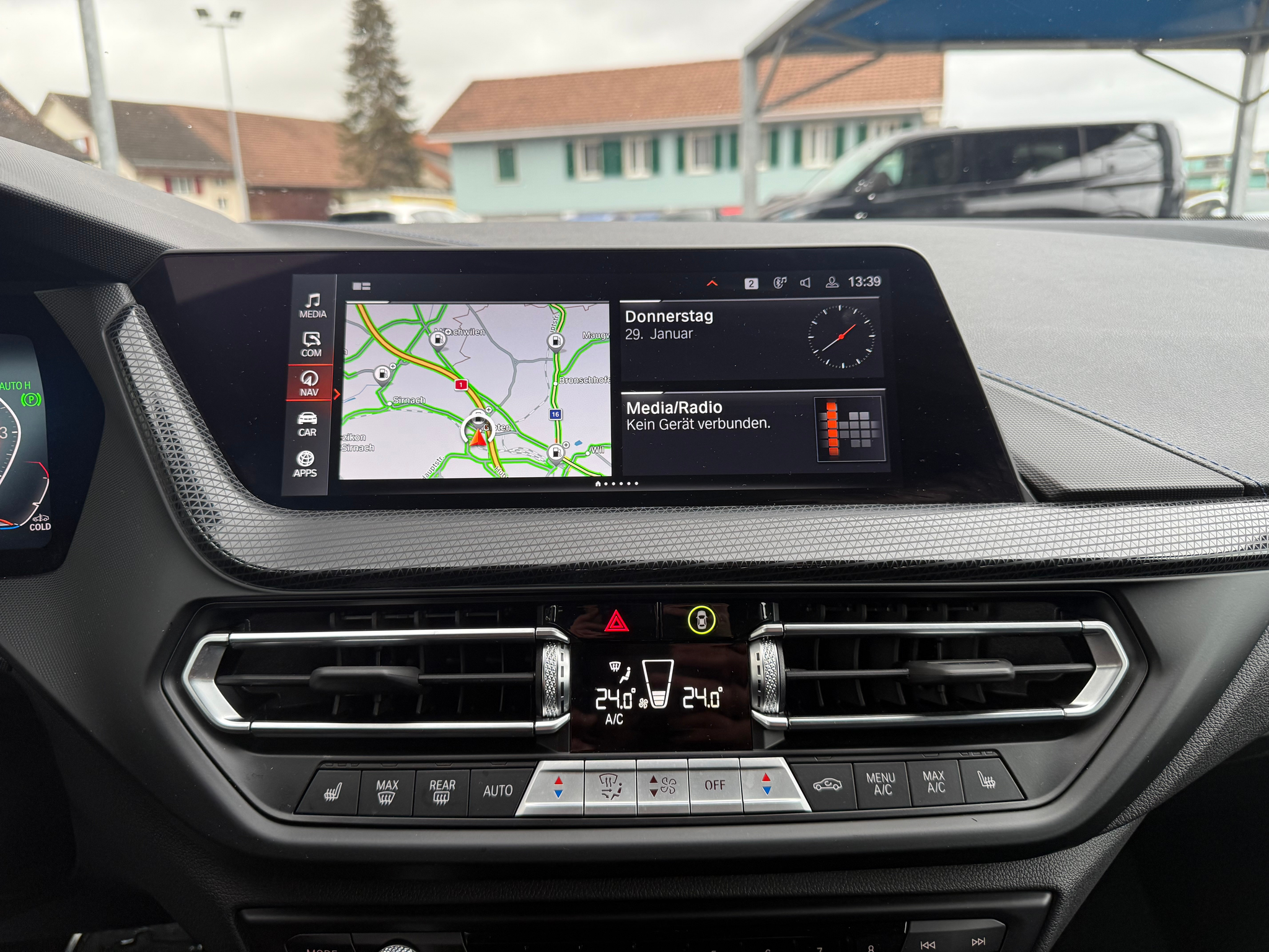 listing desktop thumbnail image 11