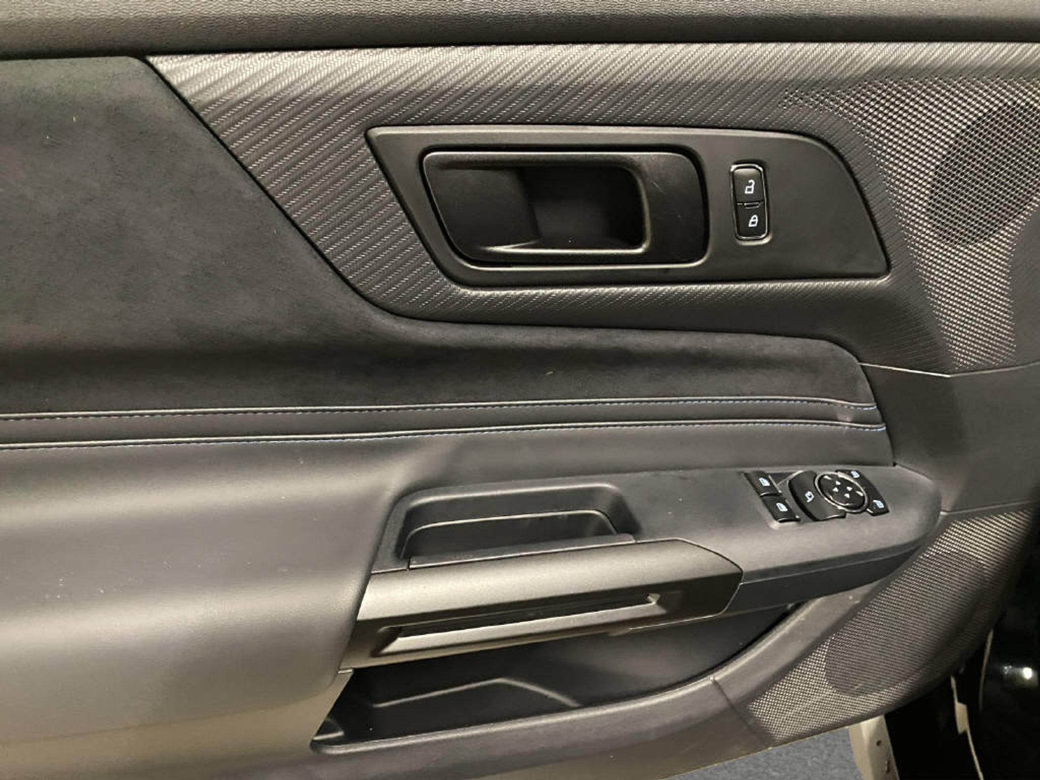 listing desktop thumbnail image 11