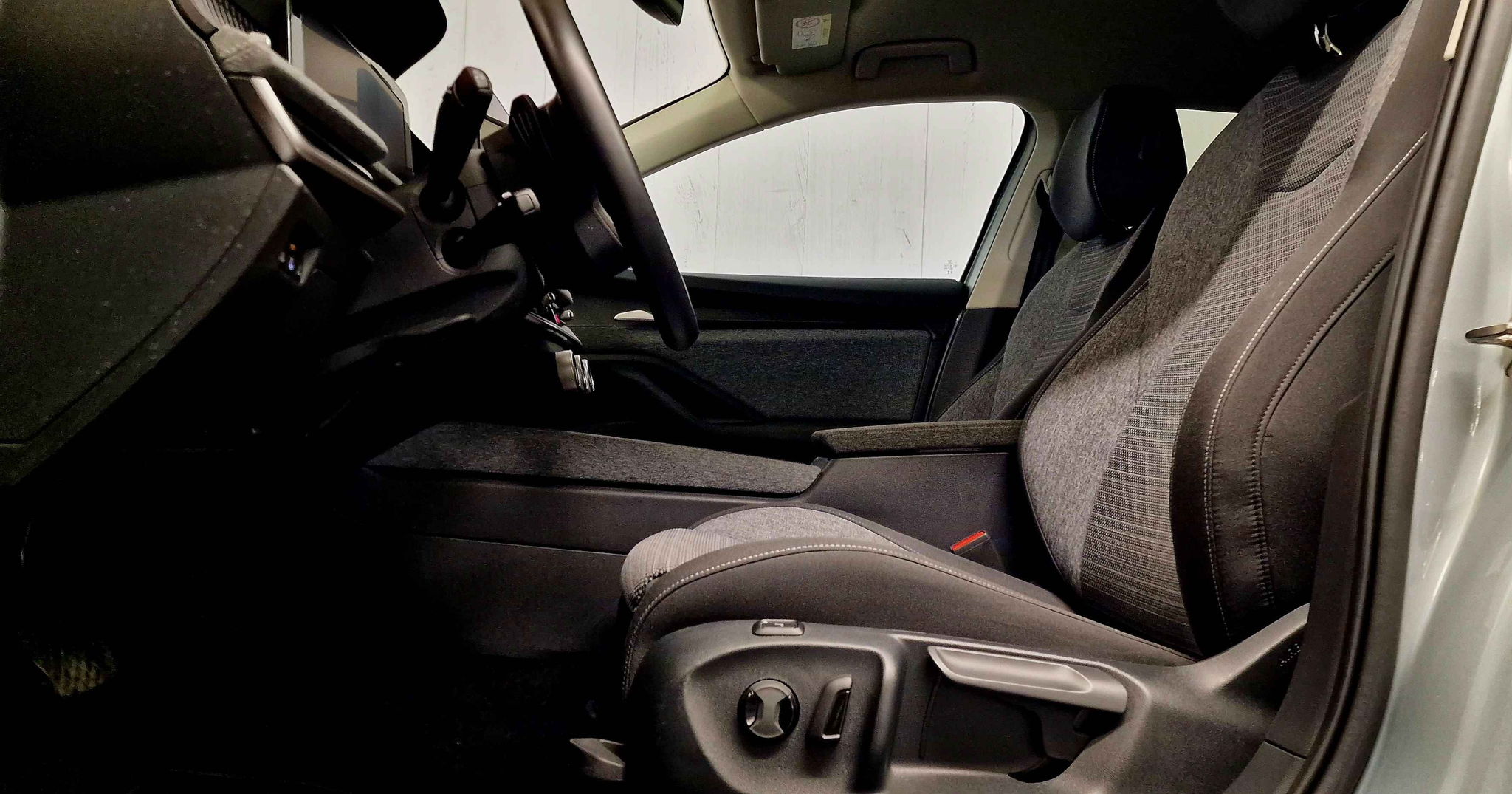 listing desktop thumbnail image 4