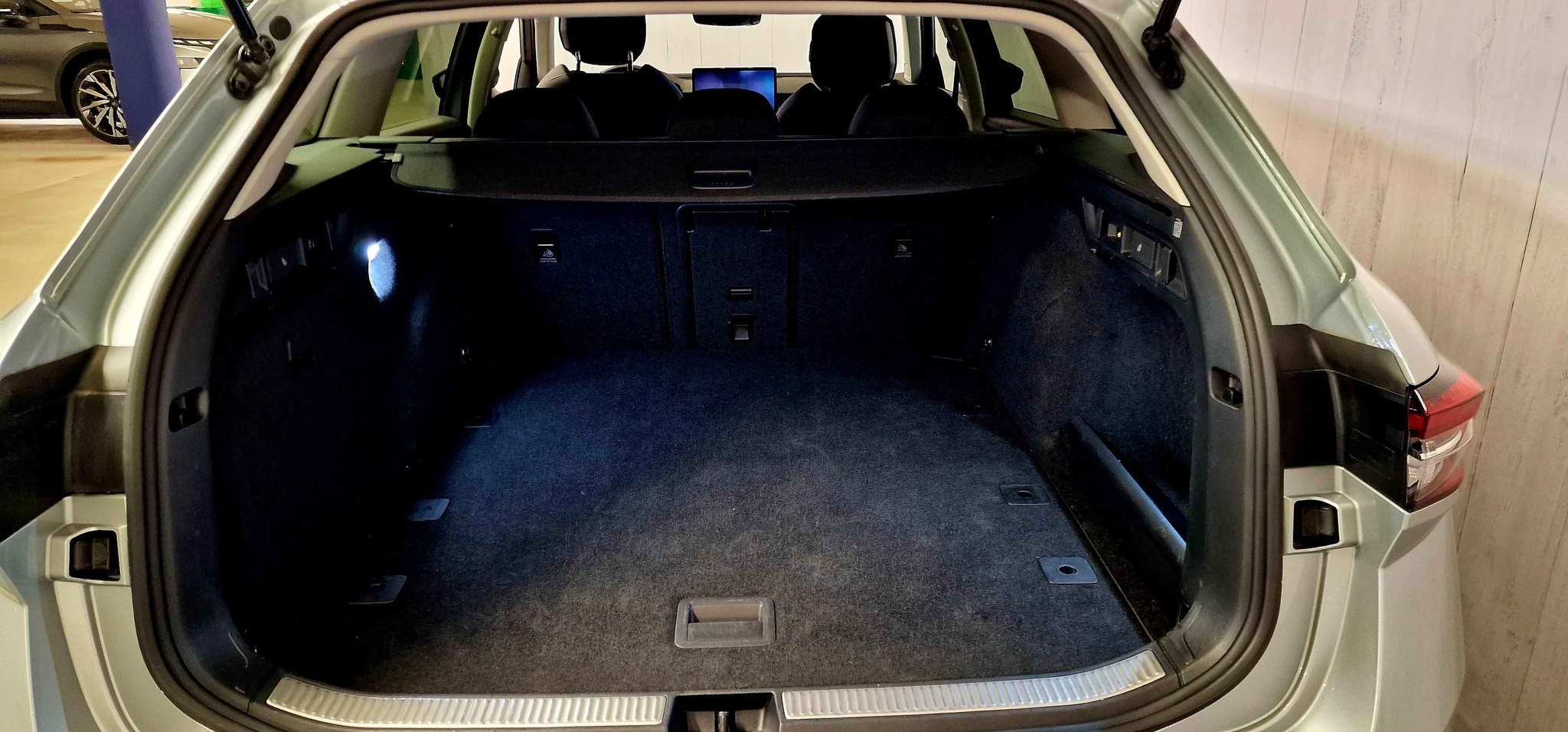 listing desktop thumbnail image 19