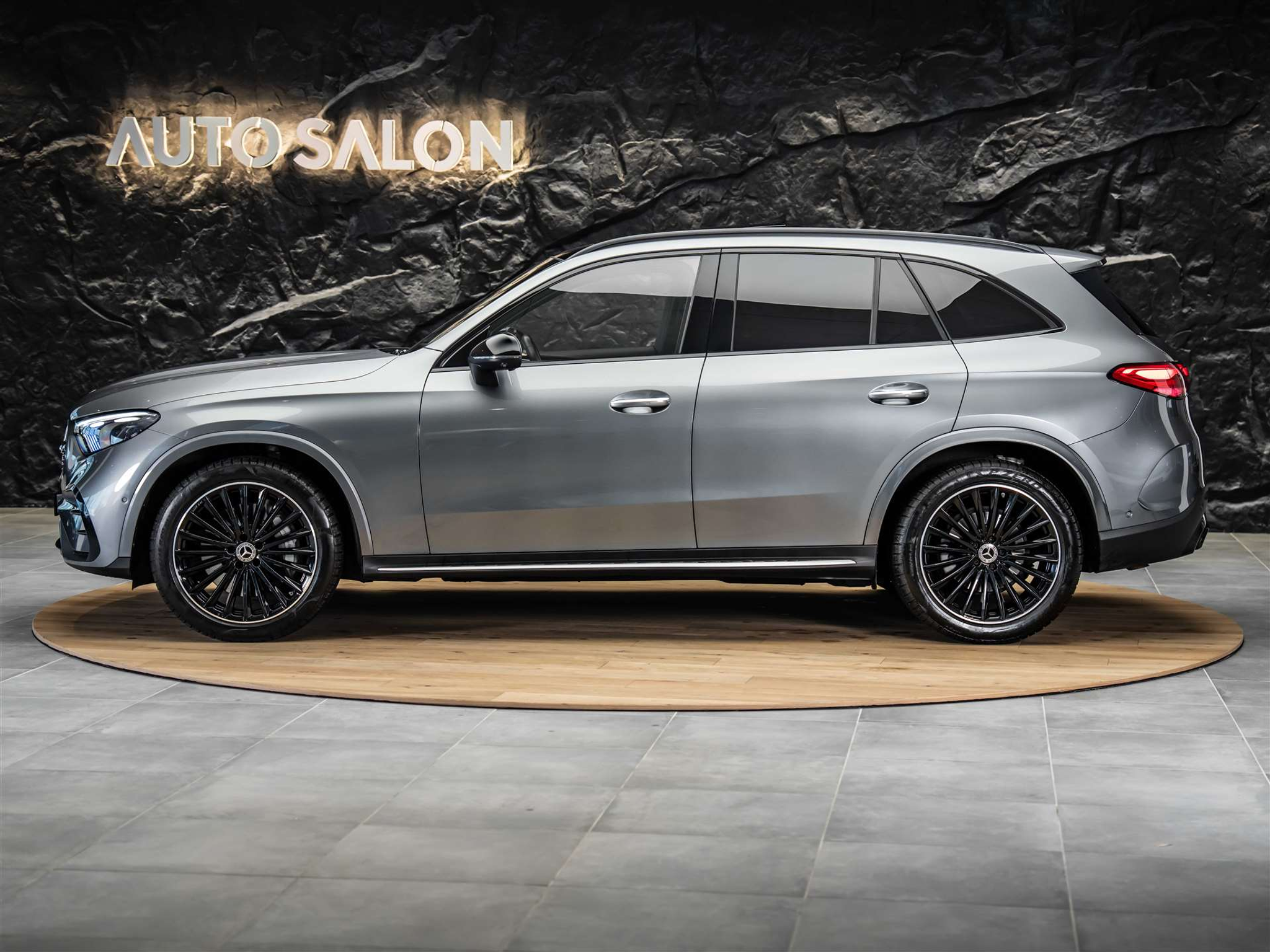 listing desktop thumbnail image 1