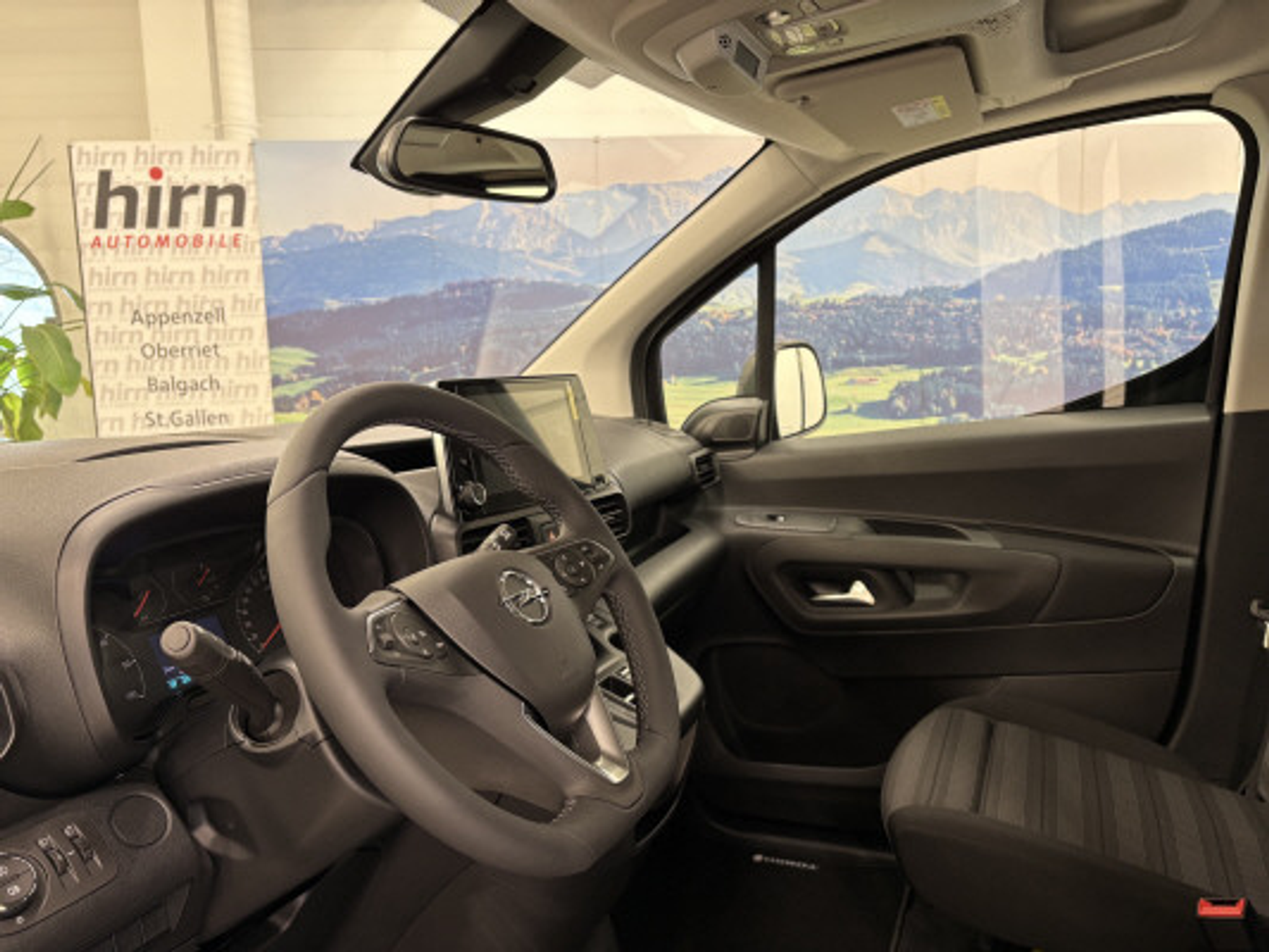 listing desktop thumbnail image 4