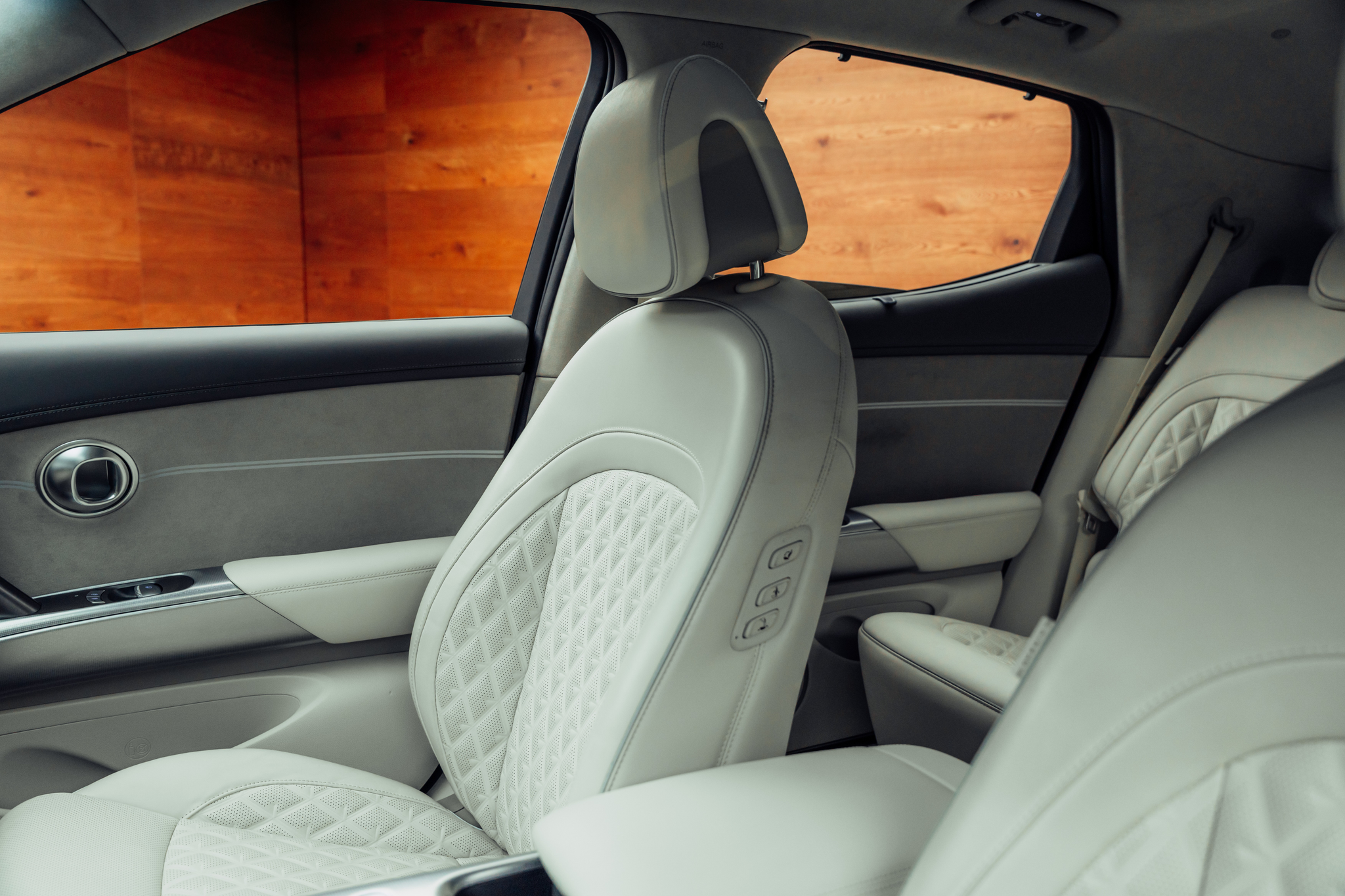 listing desktop thumbnail image 6