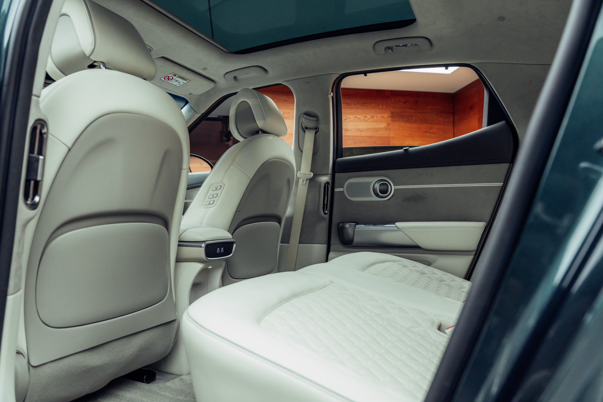 listing desktop thumbnail image 7