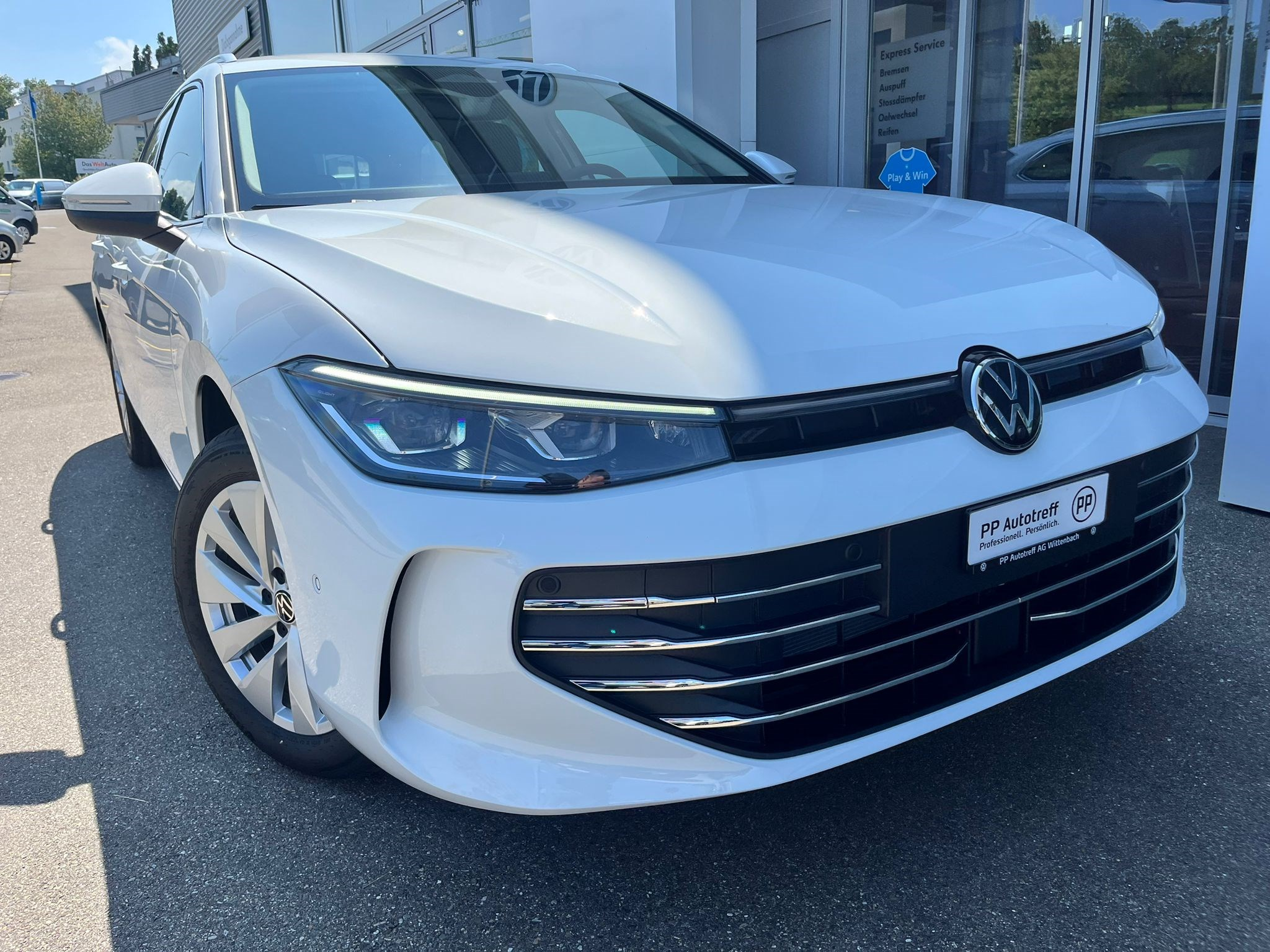 listing desktop thumbnail image 1