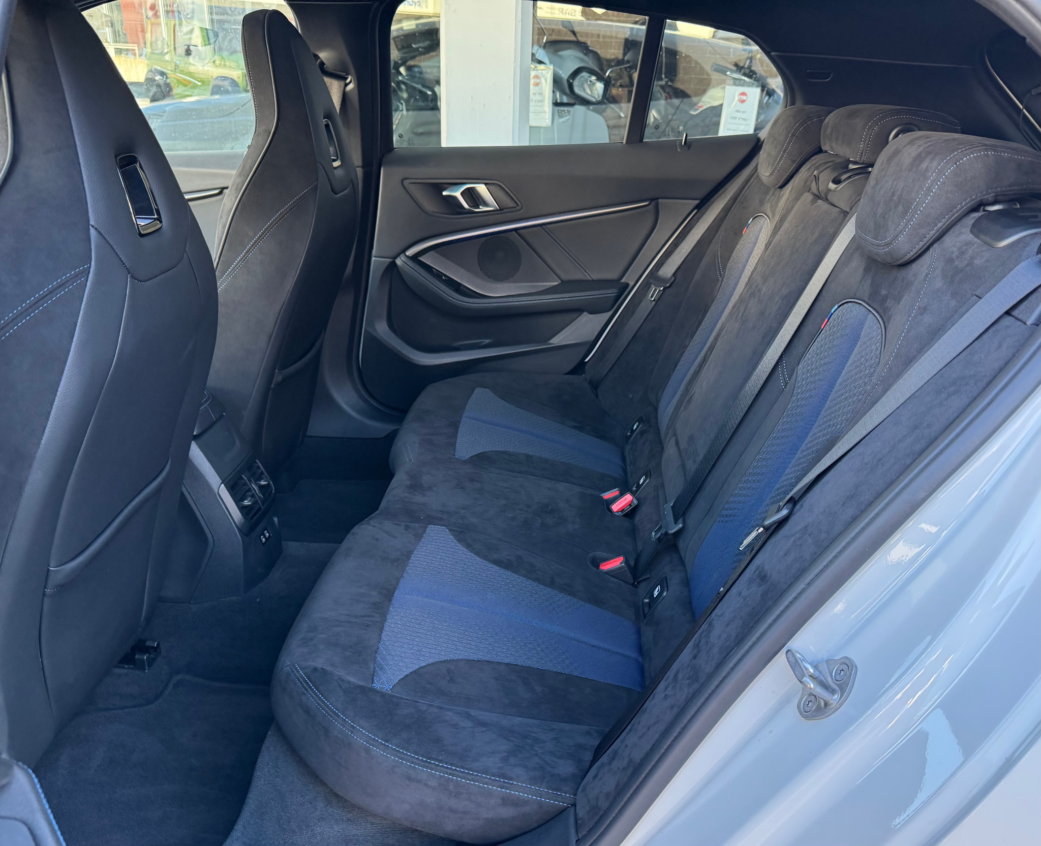 listing desktop thumbnail image 10