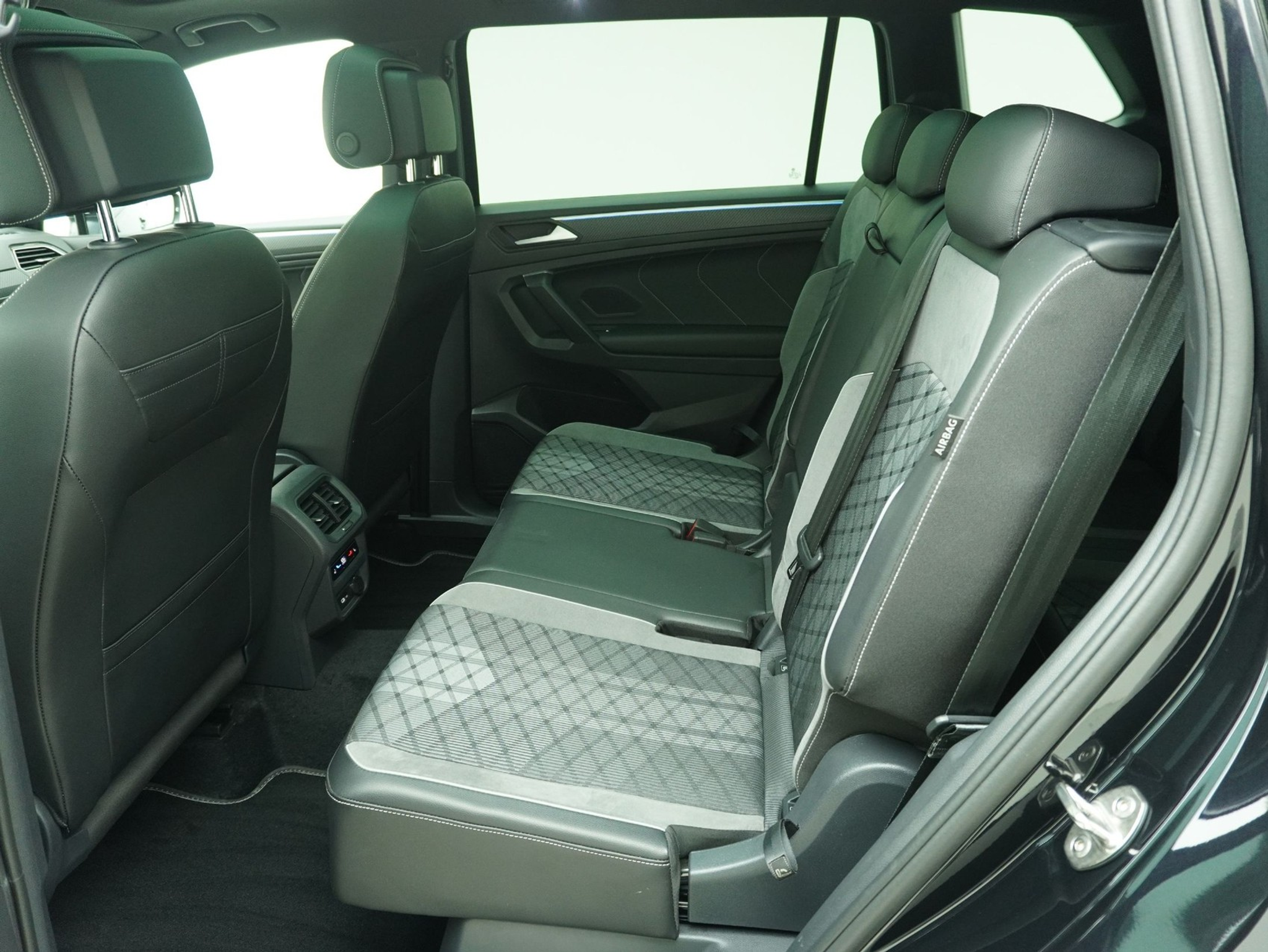 listing desktop thumbnail image 10