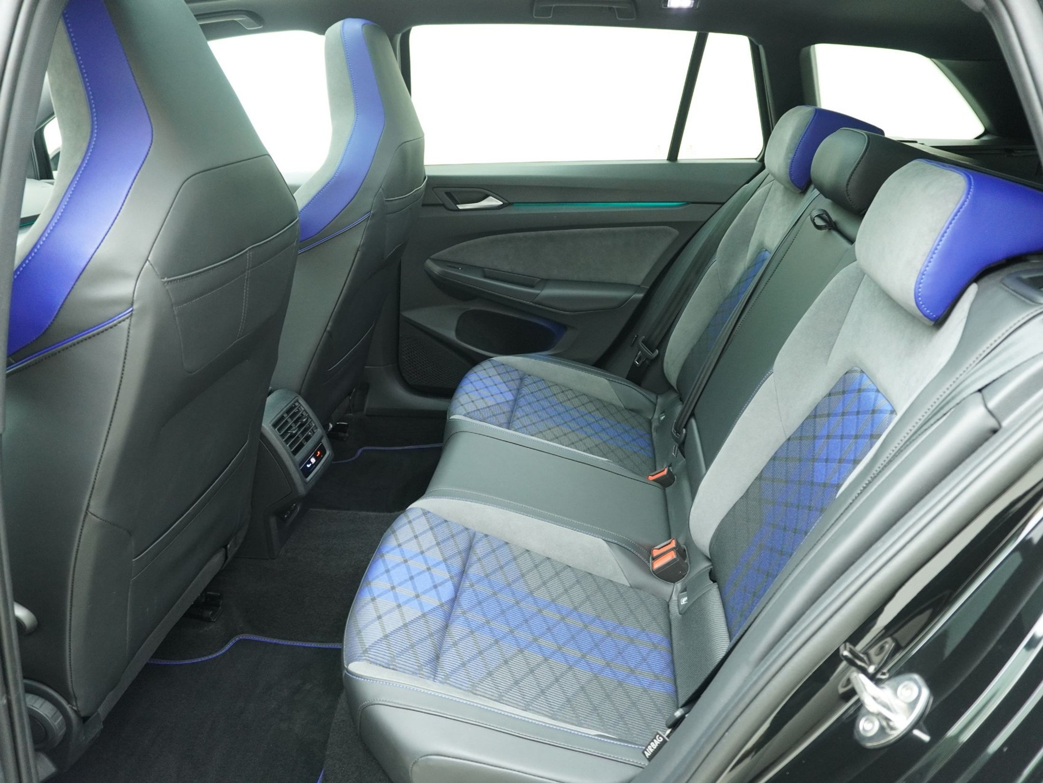 listing desktop thumbnail image 12