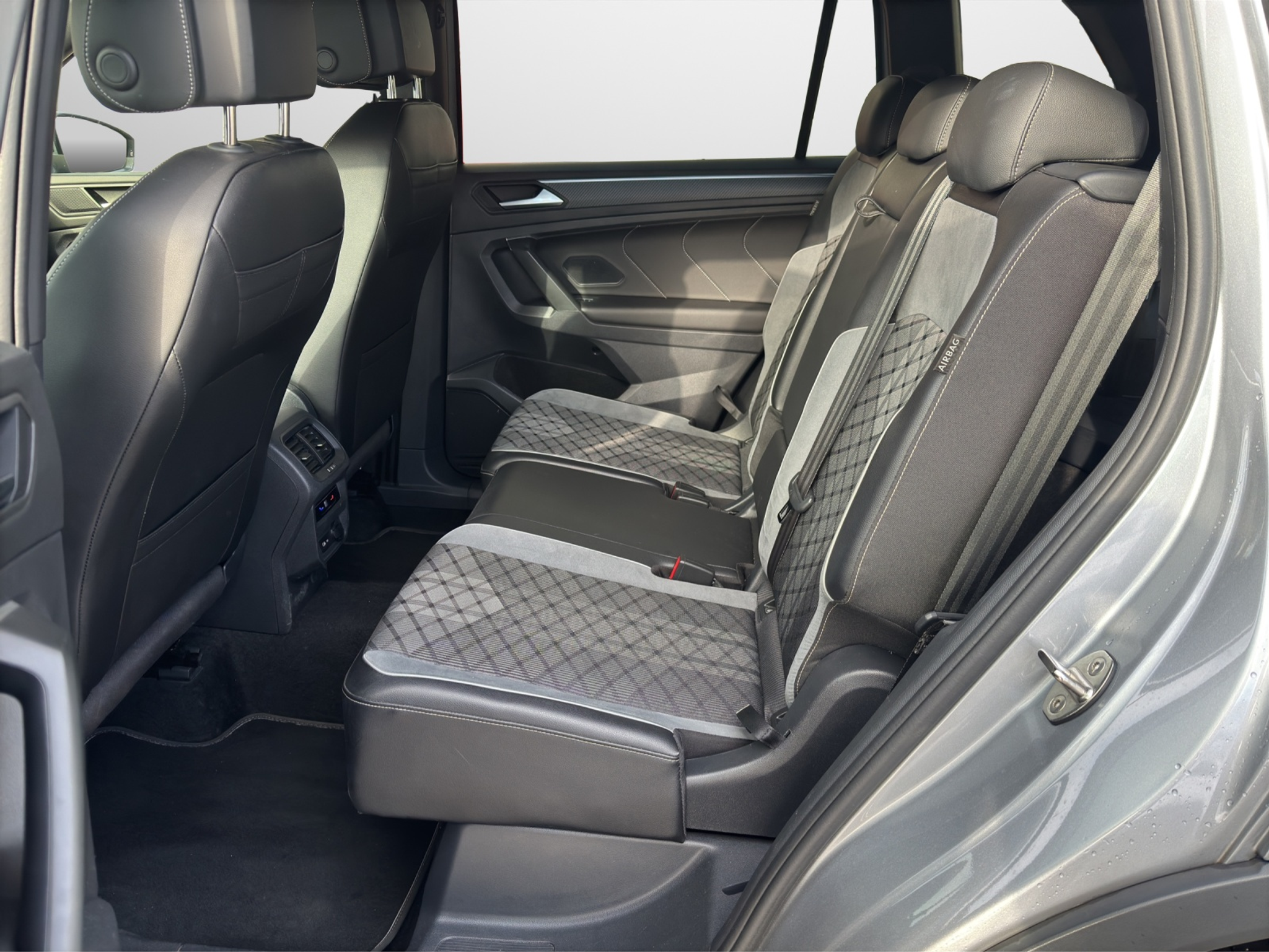 listing desktop thumbnail image 7