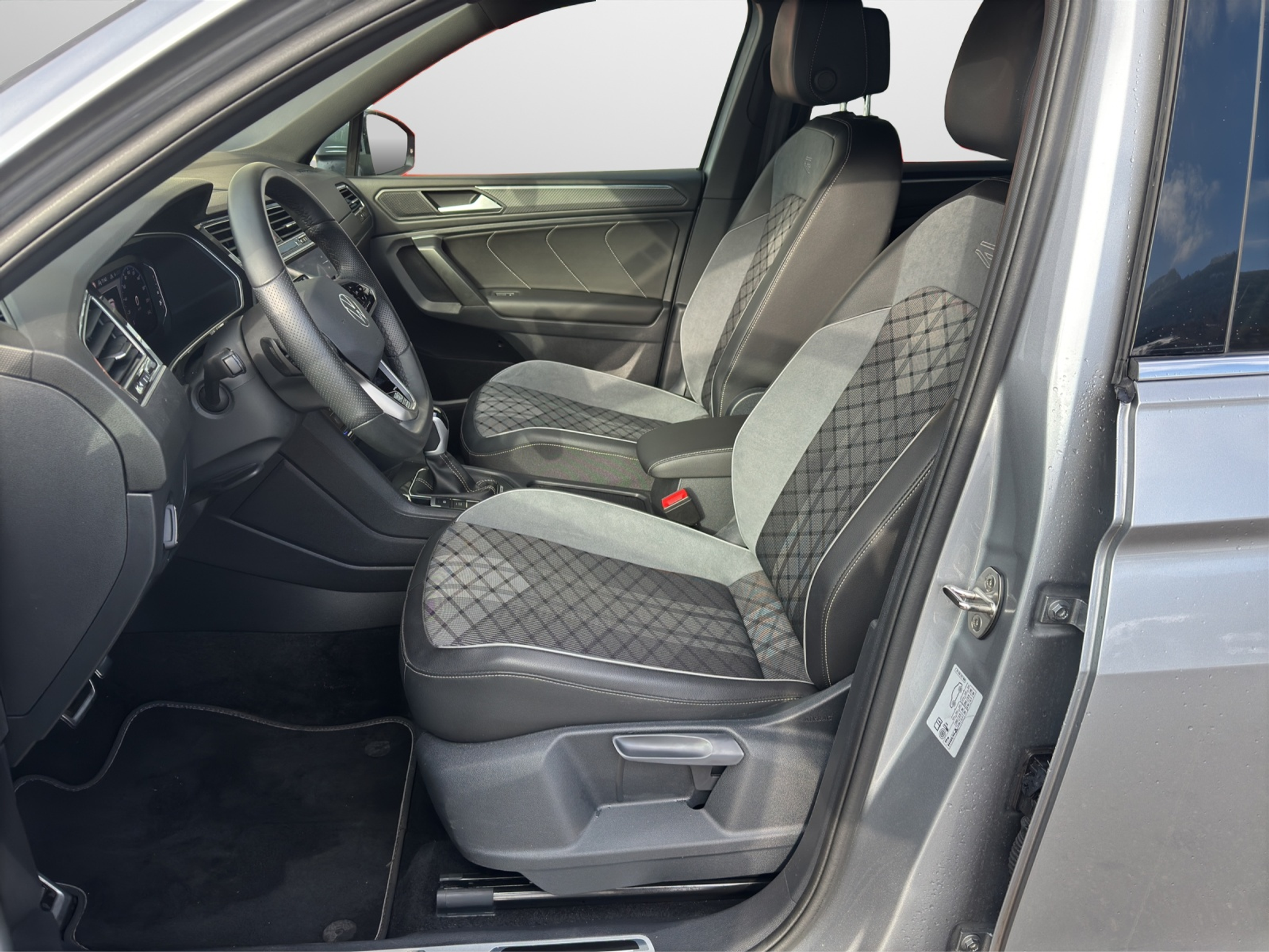 listing desktop thumbnail image 4