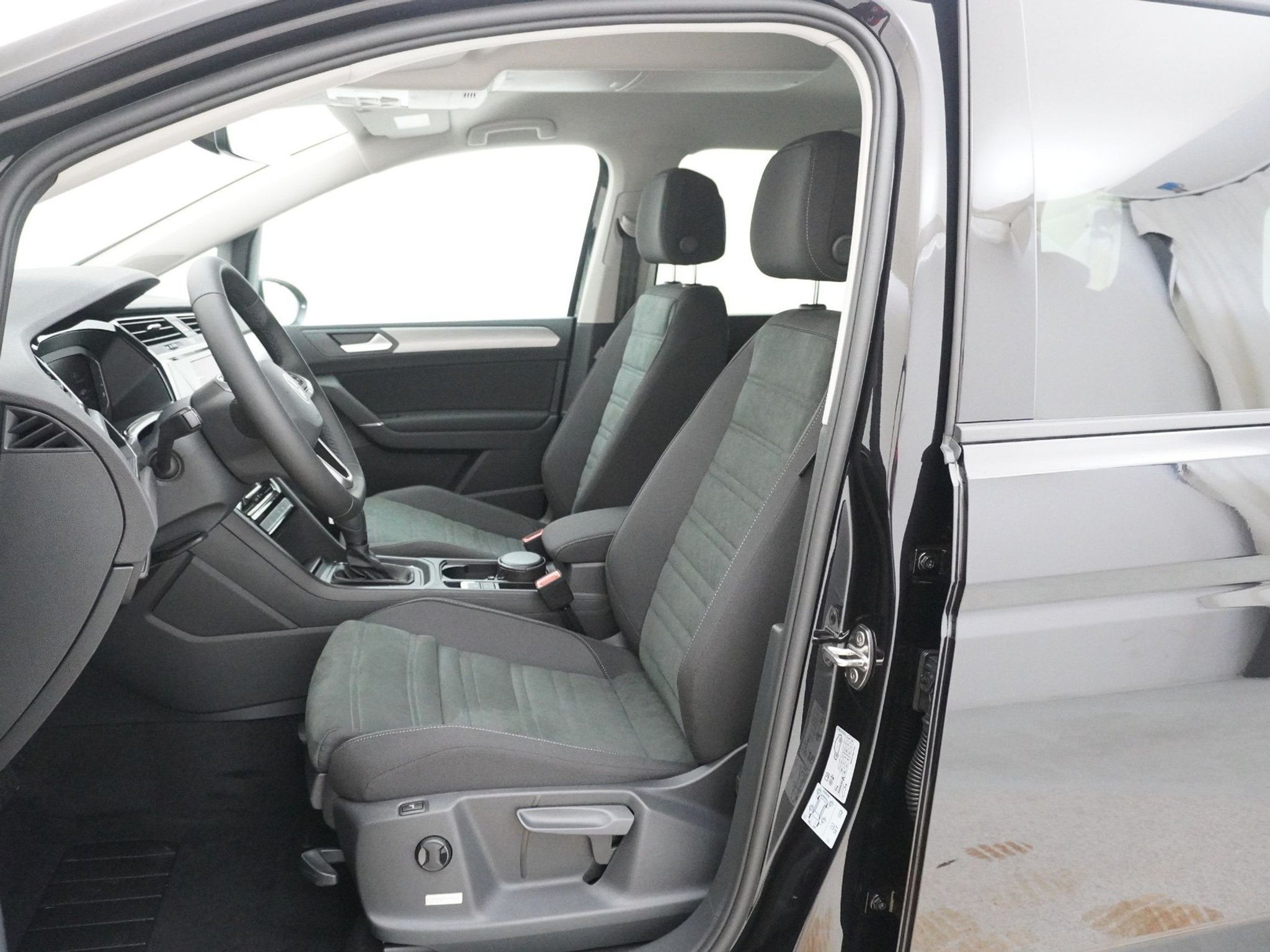 listing desktop thumbnail image 13