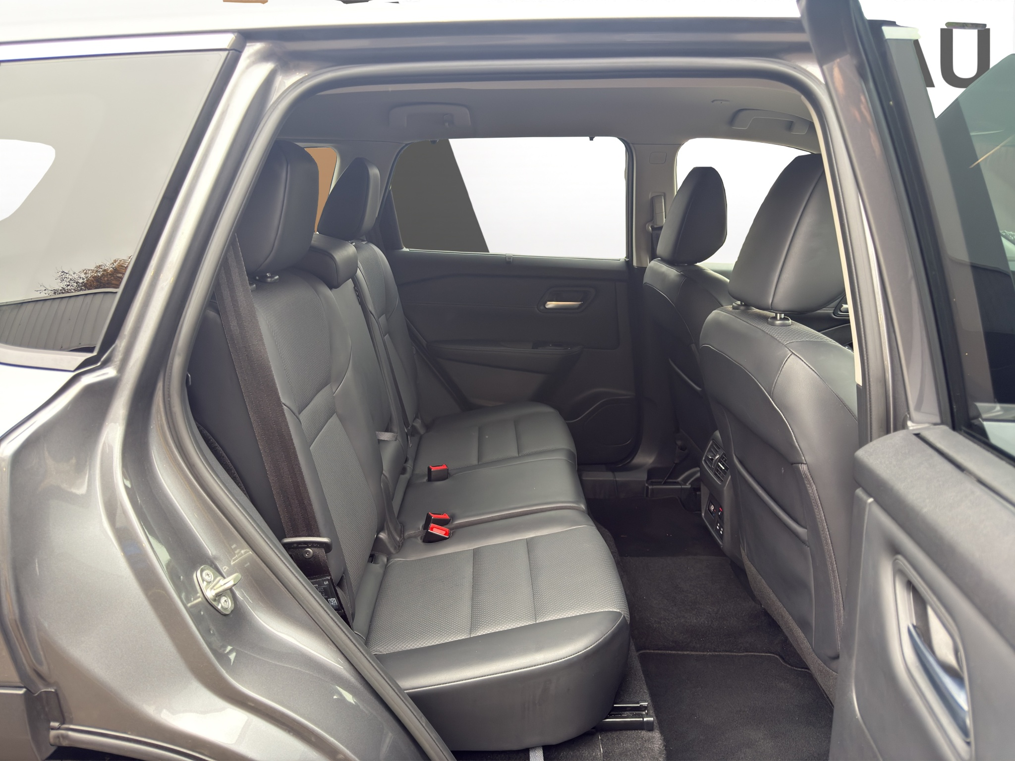 listing desktop thumbnail image 11