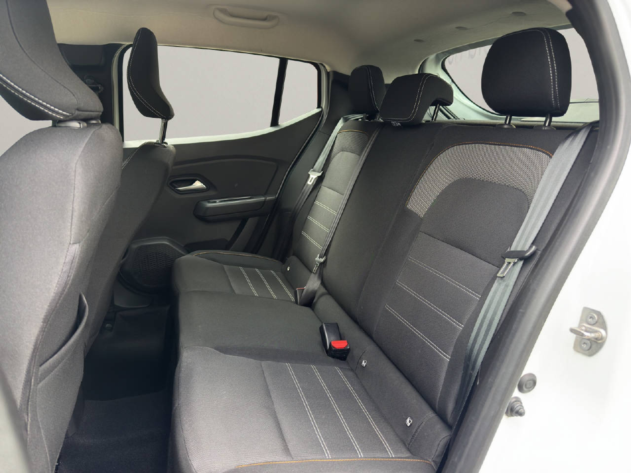 listing desktop thumbnail image 4