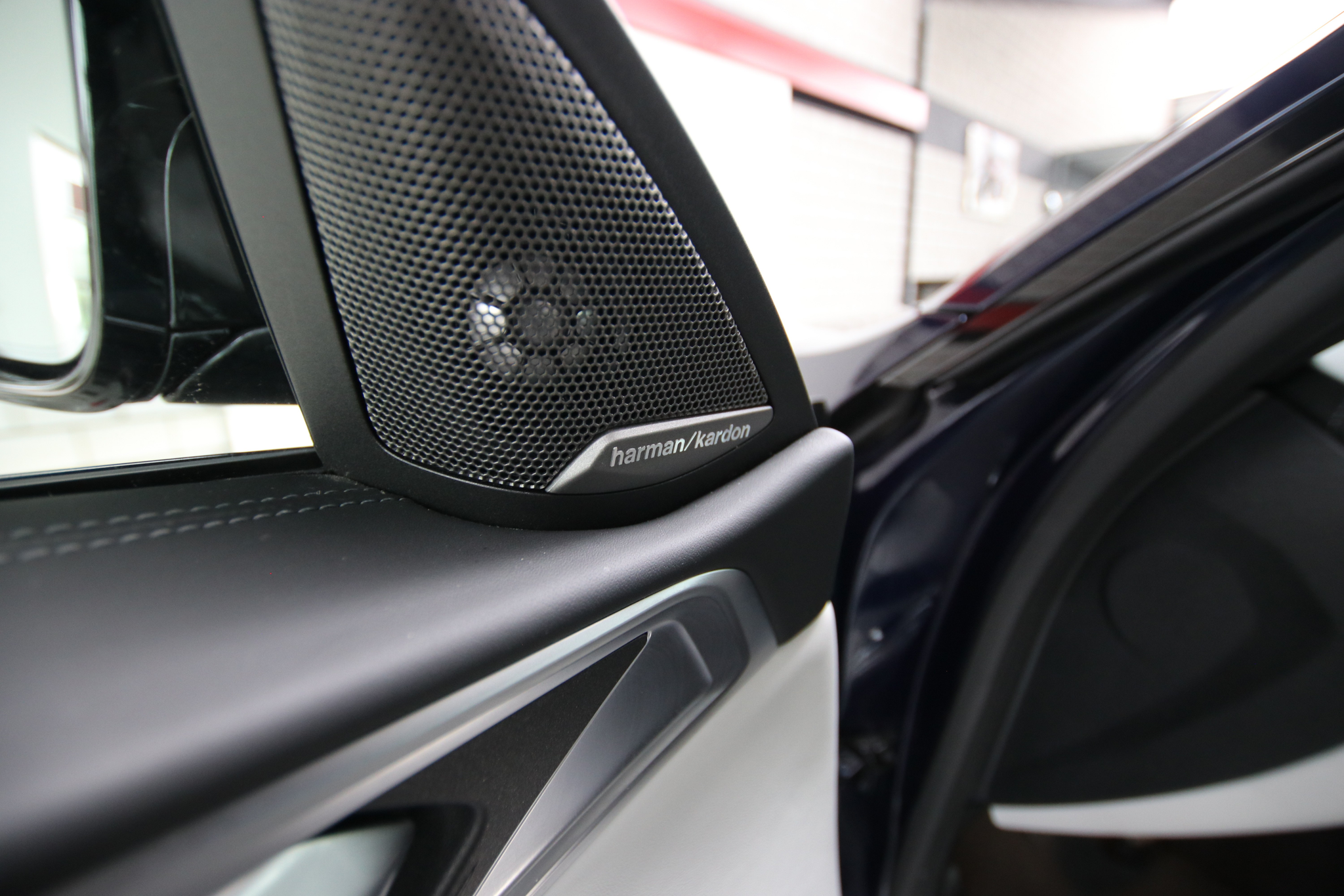 listing desktop thumbnail image 25