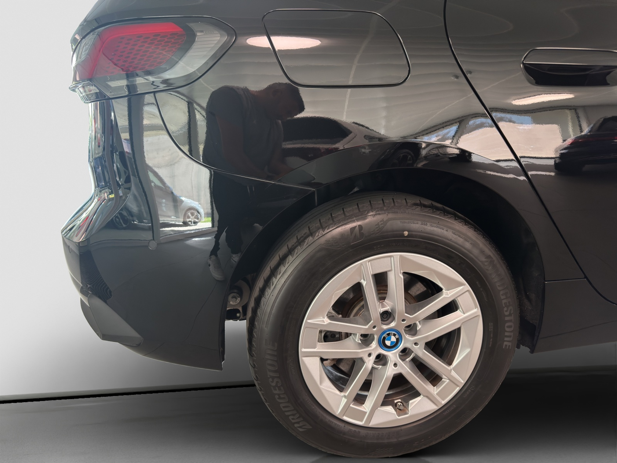 listing desktop thumbnail image 4