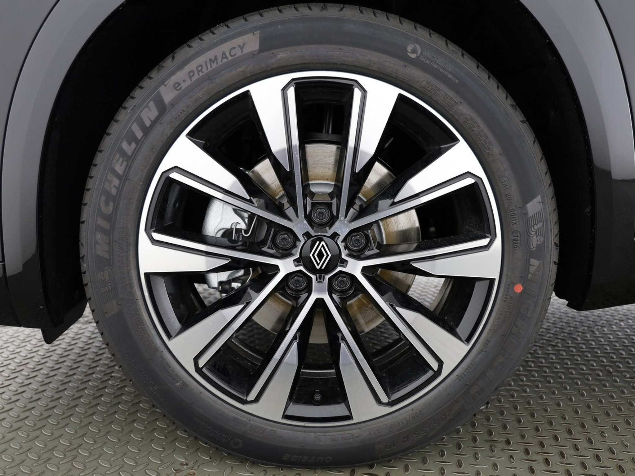 listing desktop thumbnail image 3