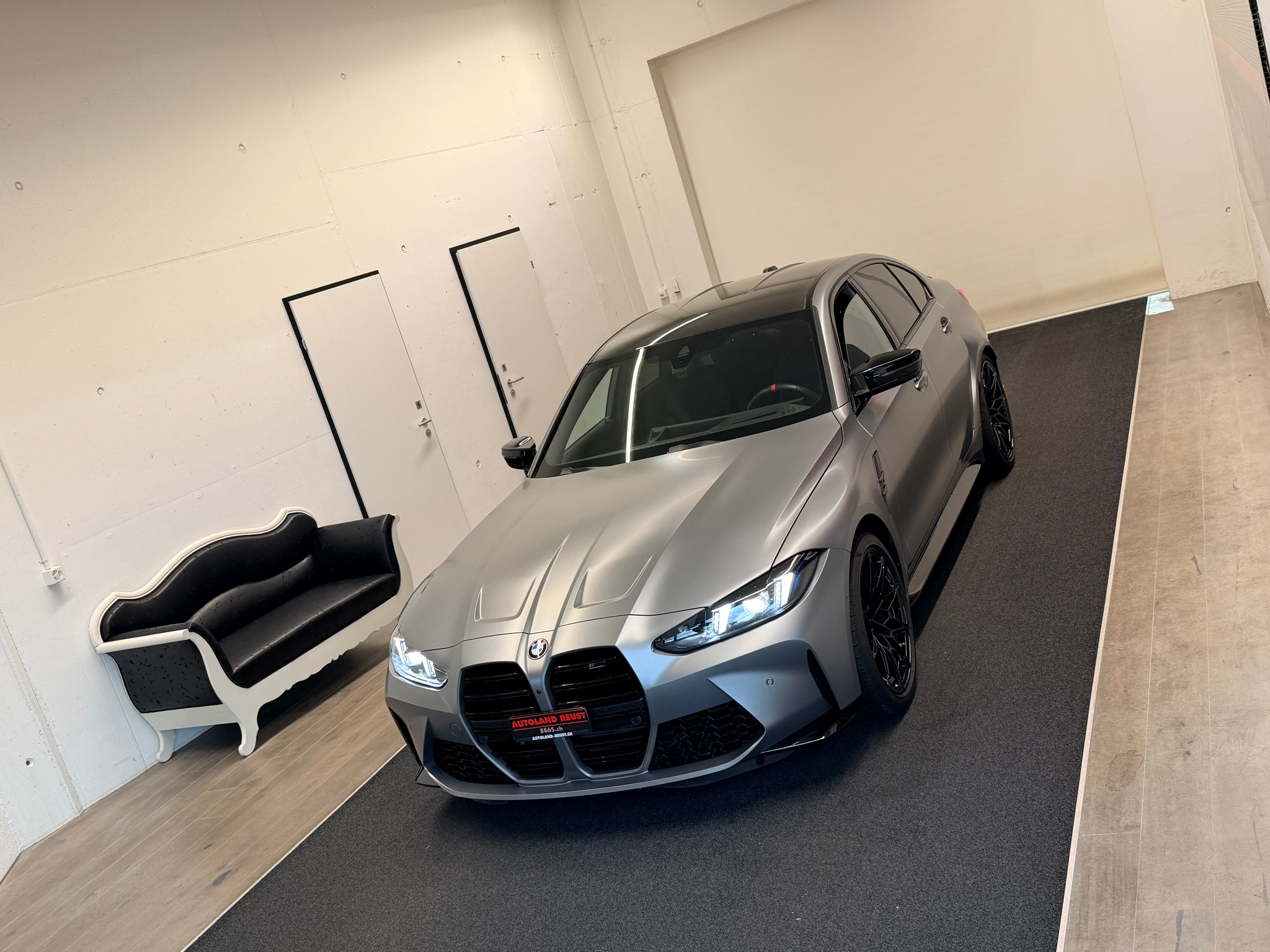 listing desktop thumbnail image 3