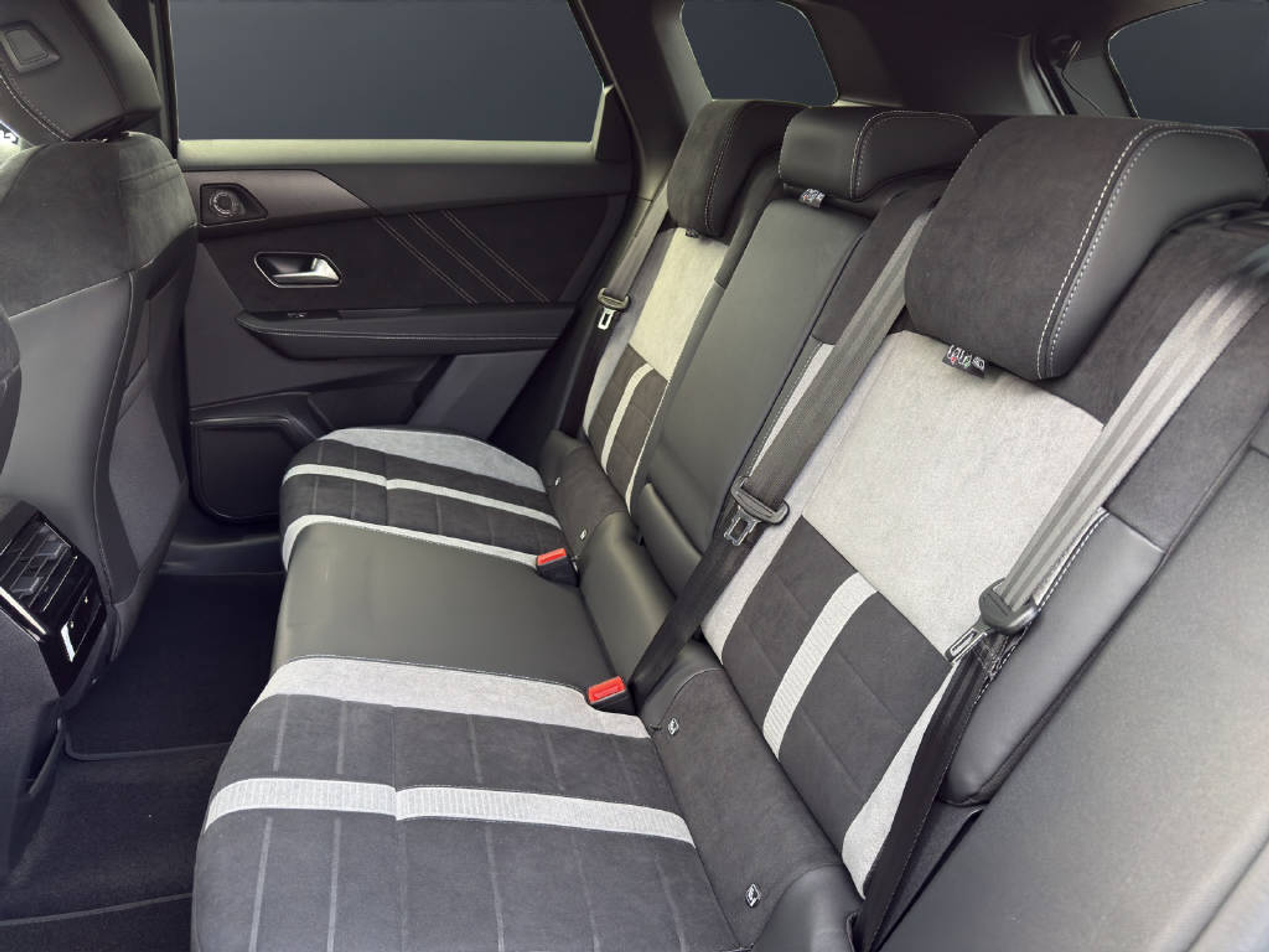 listing desktop thumbnail image 10