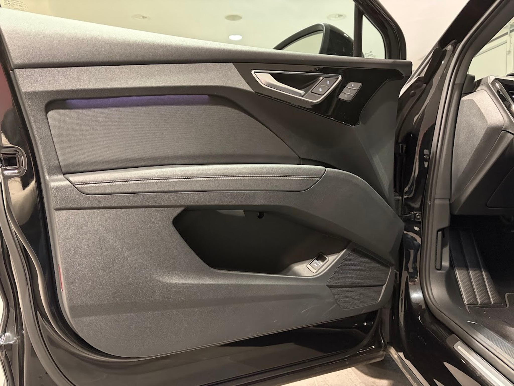 listing desktop thumbnail image 2