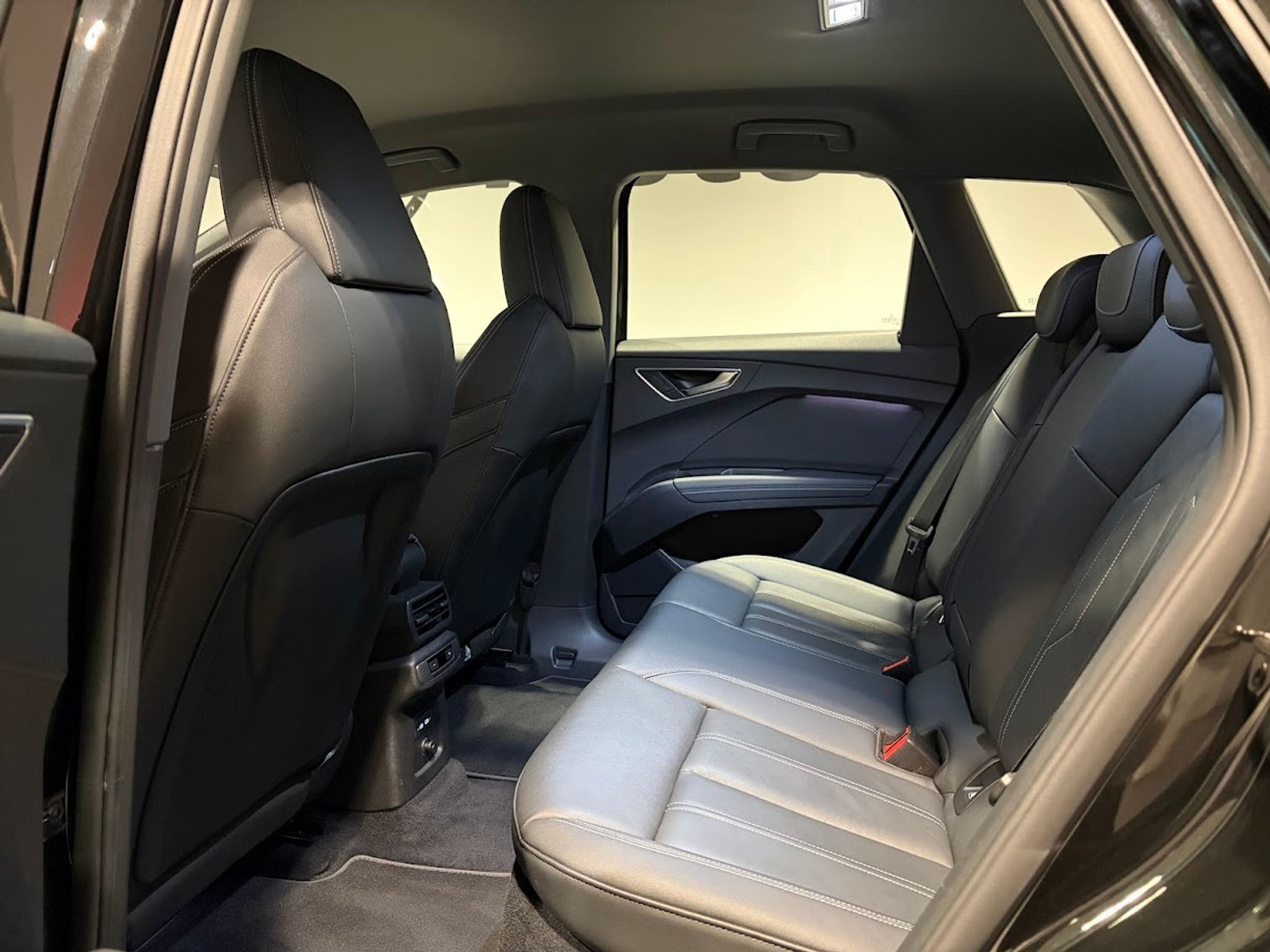 listing desktop thumbnail image 4