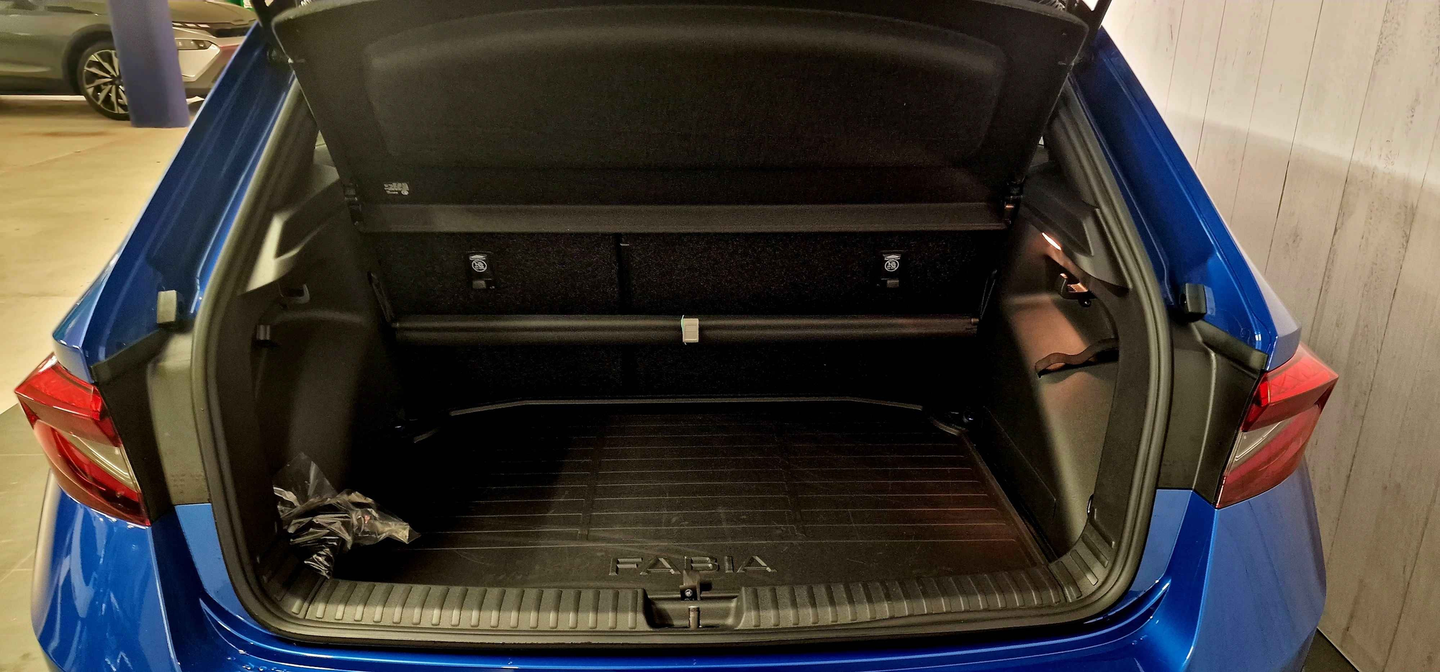 listing desktop thumbnail image 16