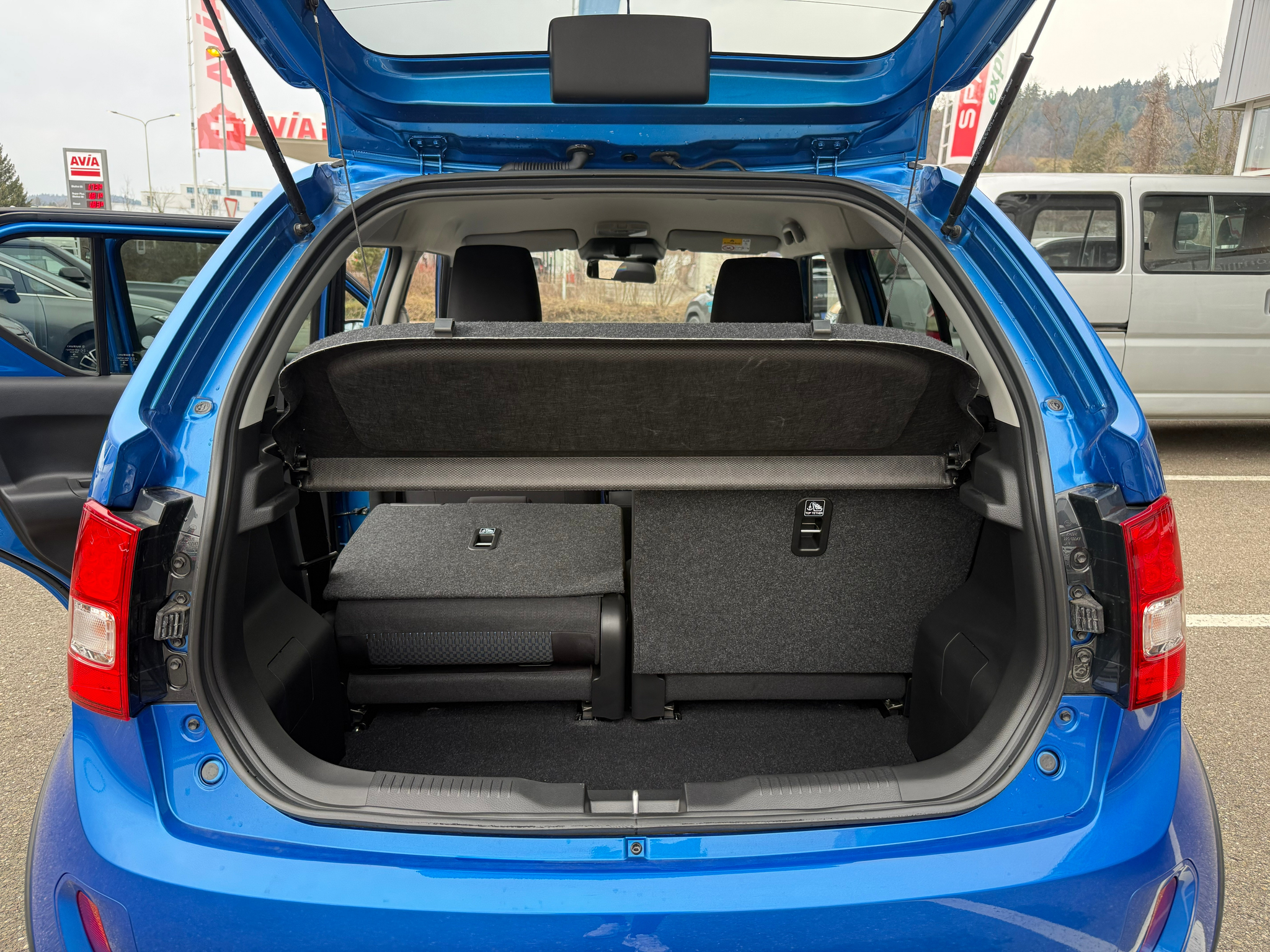 listing desktop thumbnail image 23