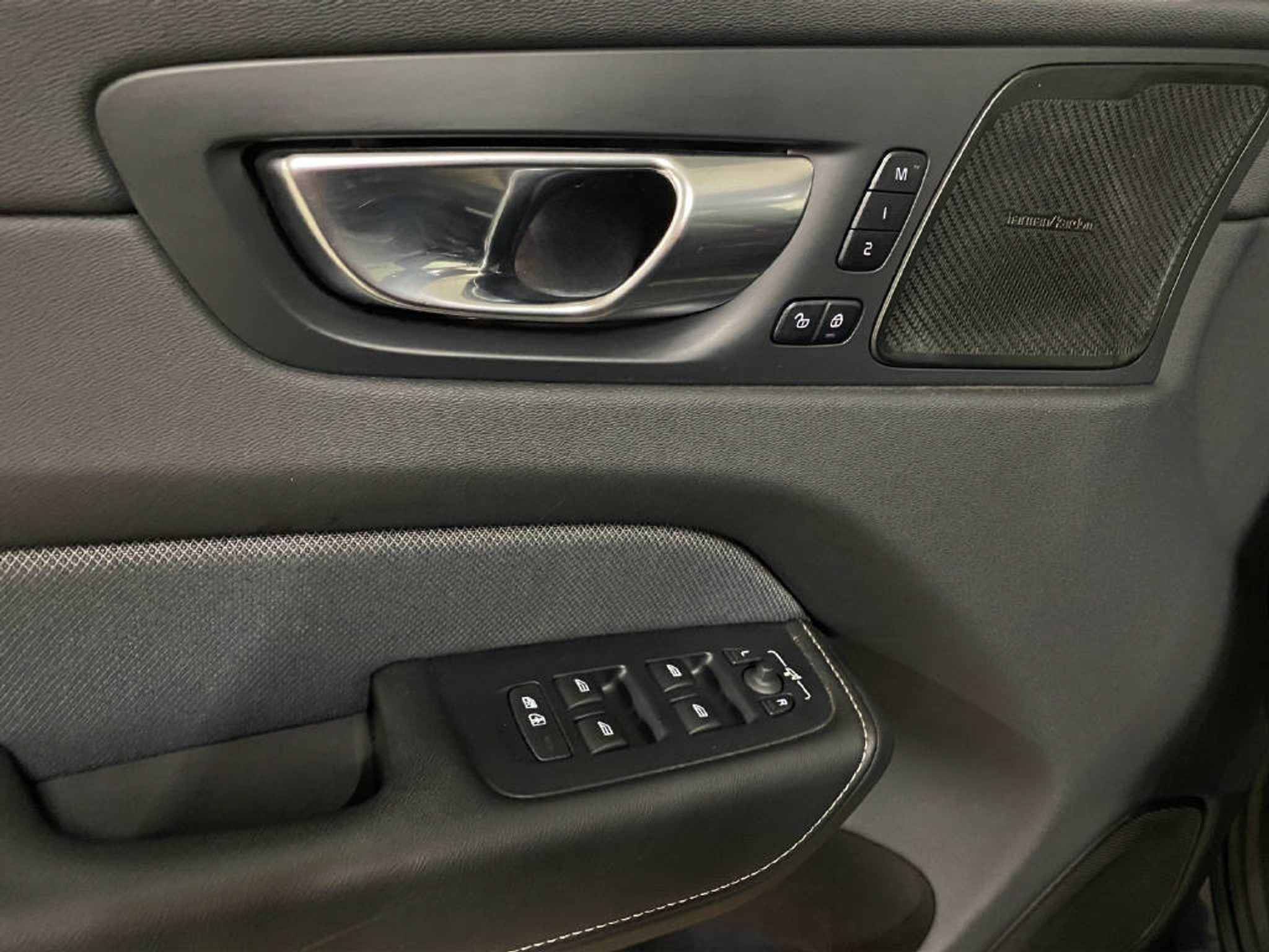 listing desktop thumbnail image 11