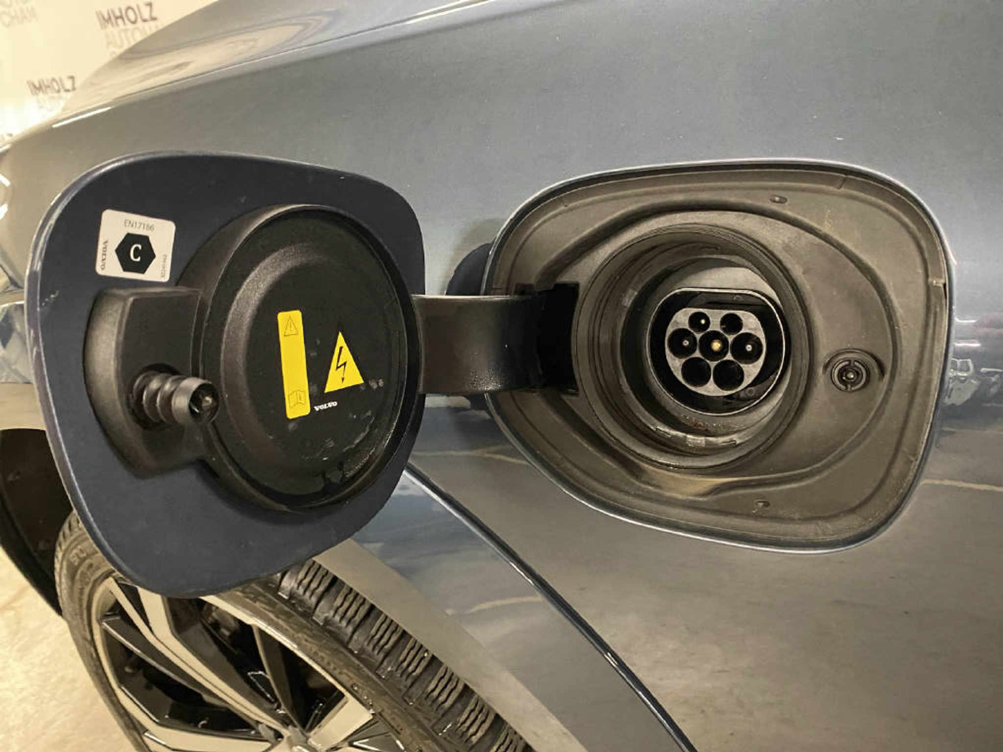 listing desktop thumbnail image 17