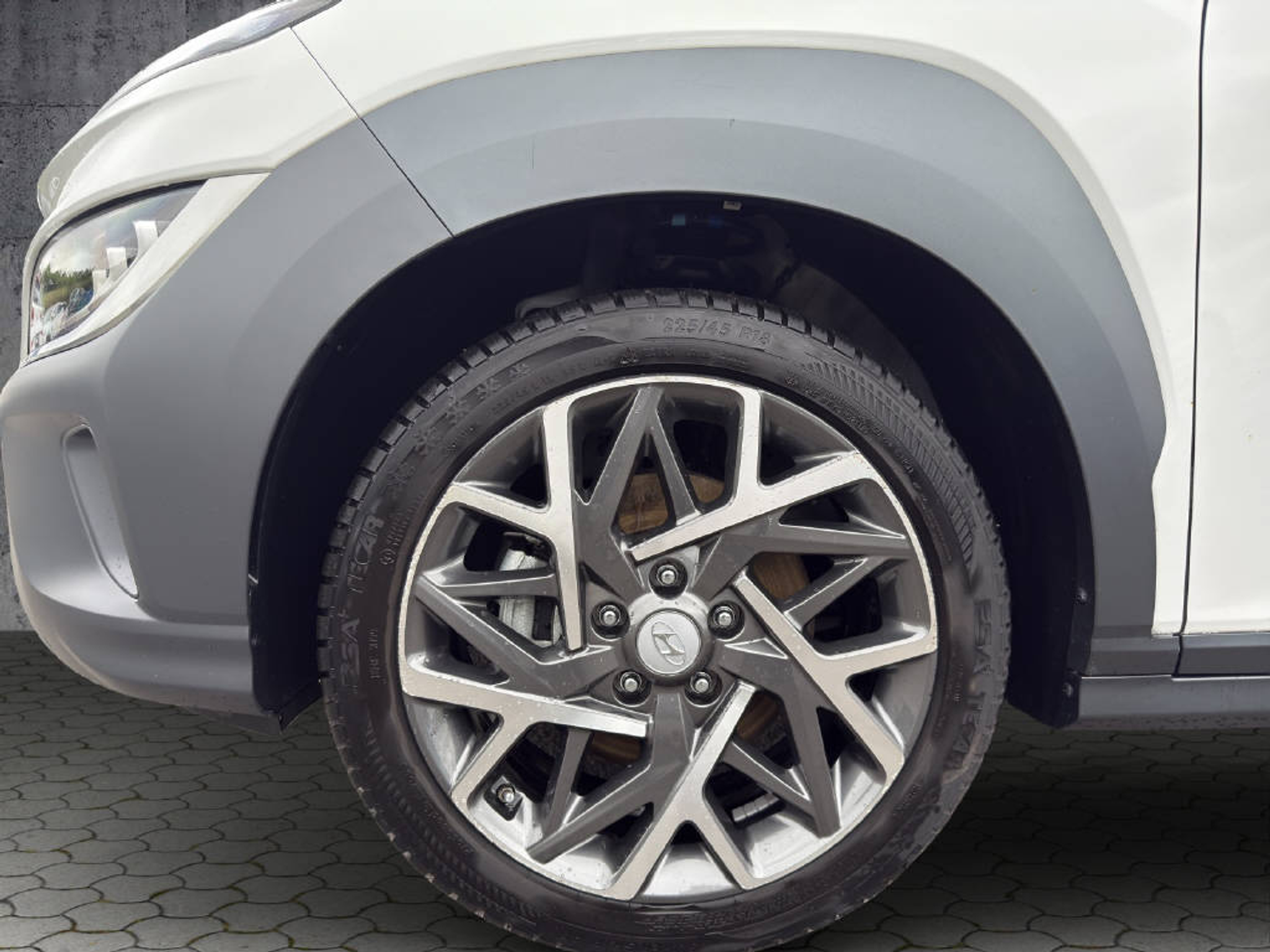 listing desktop thumbnail image 11